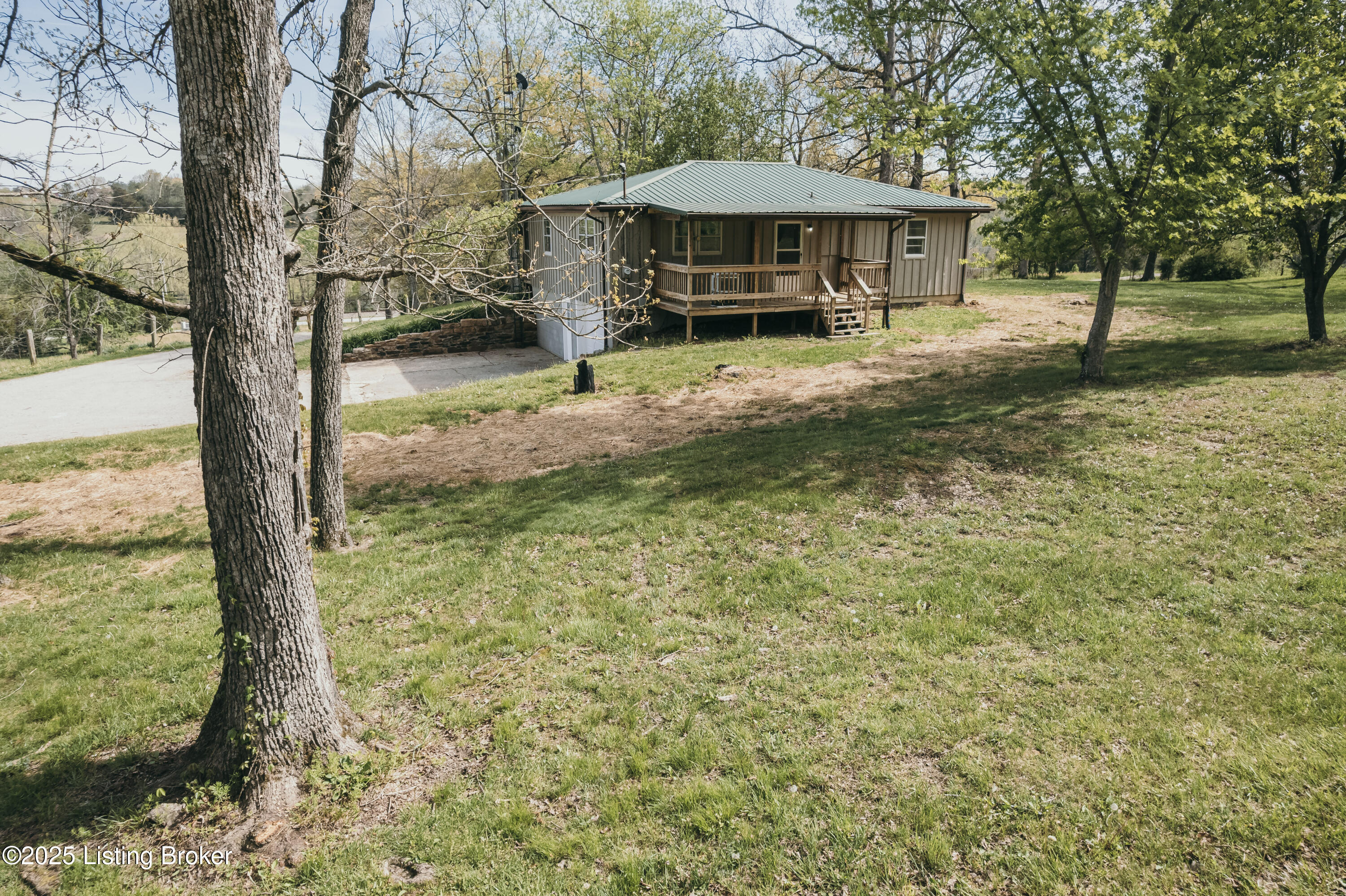 9135 N HWY 261