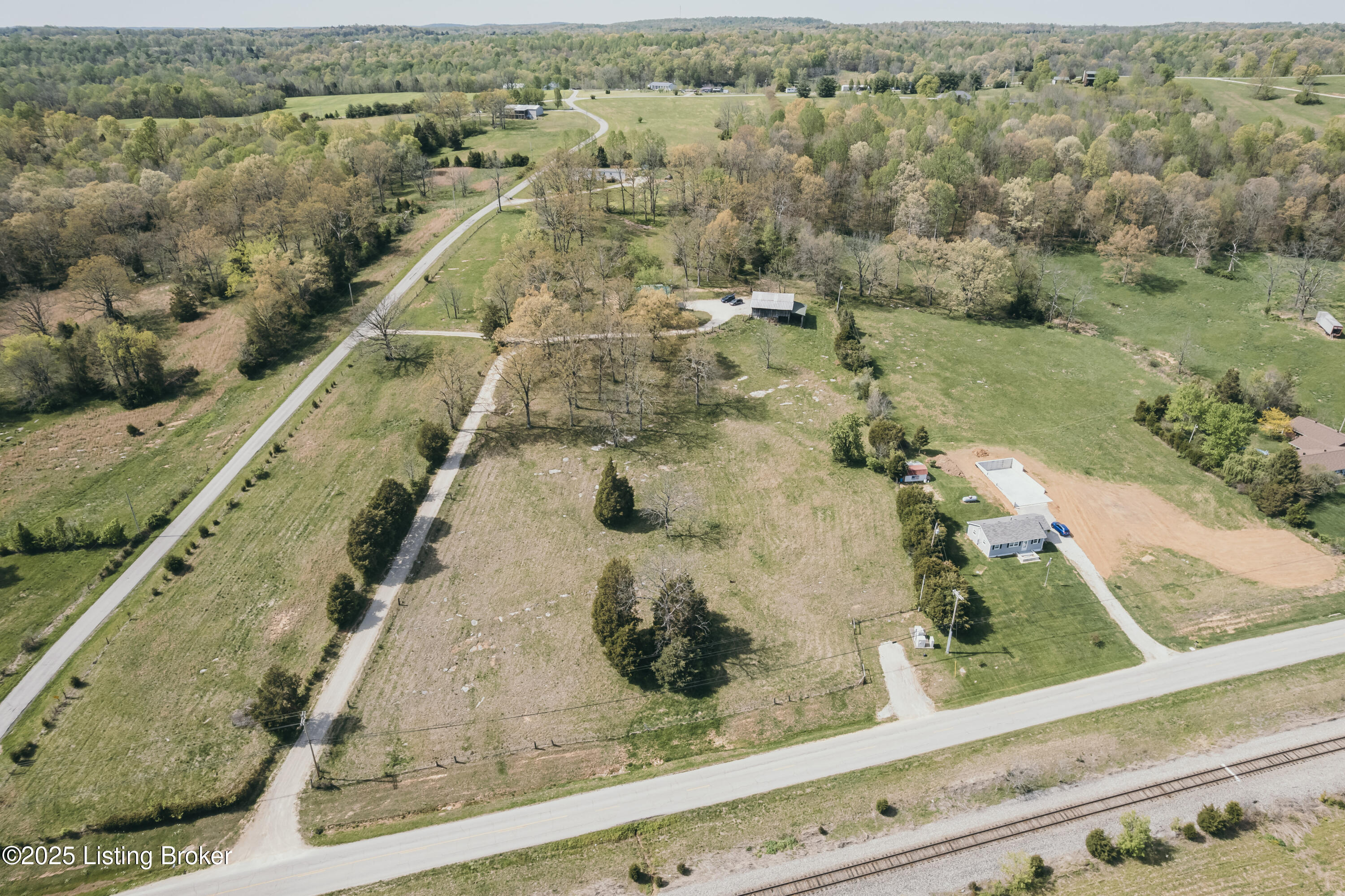 9135 N HWY 261