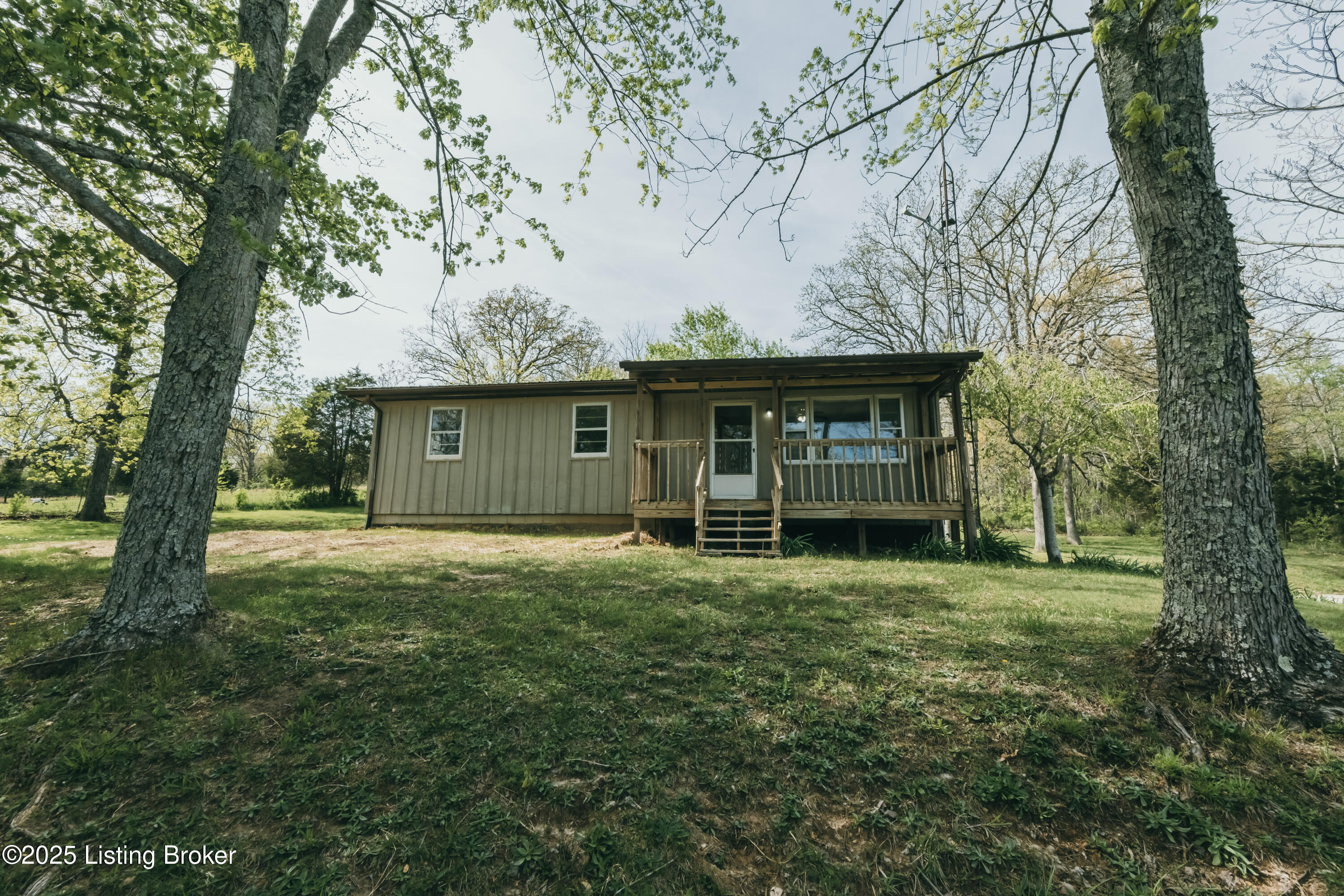 9135 N HWY 261