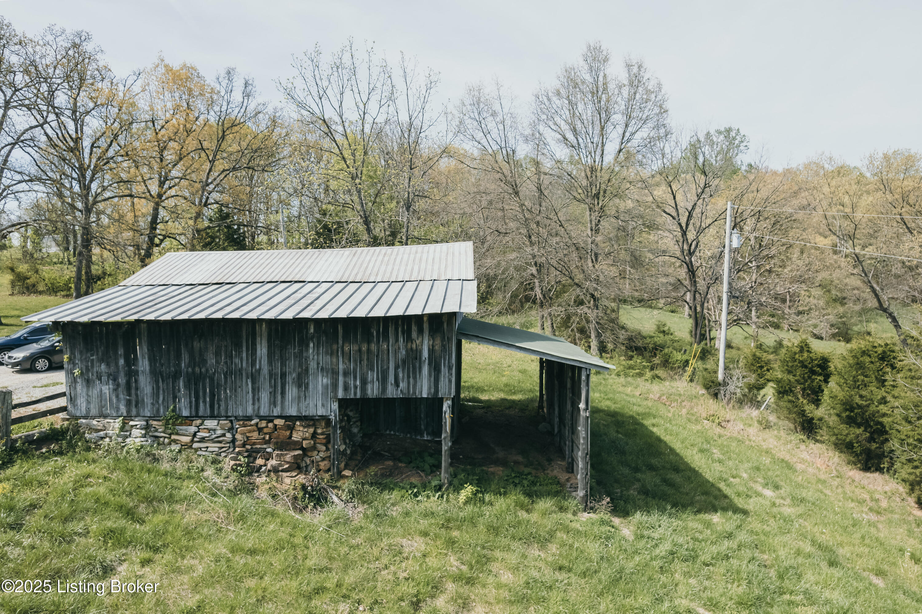 9135 N HWY 261