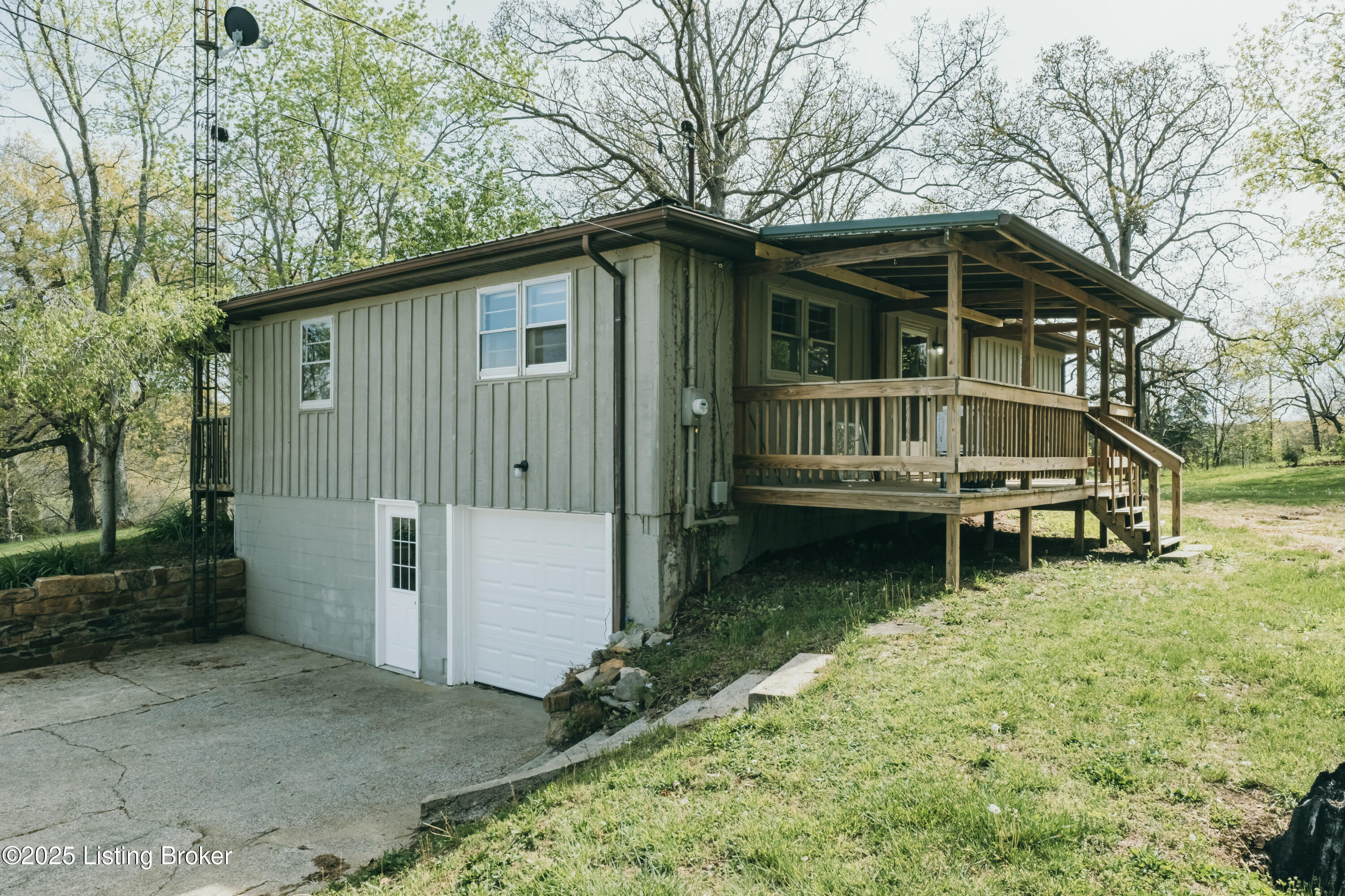 9135 N HWY 261