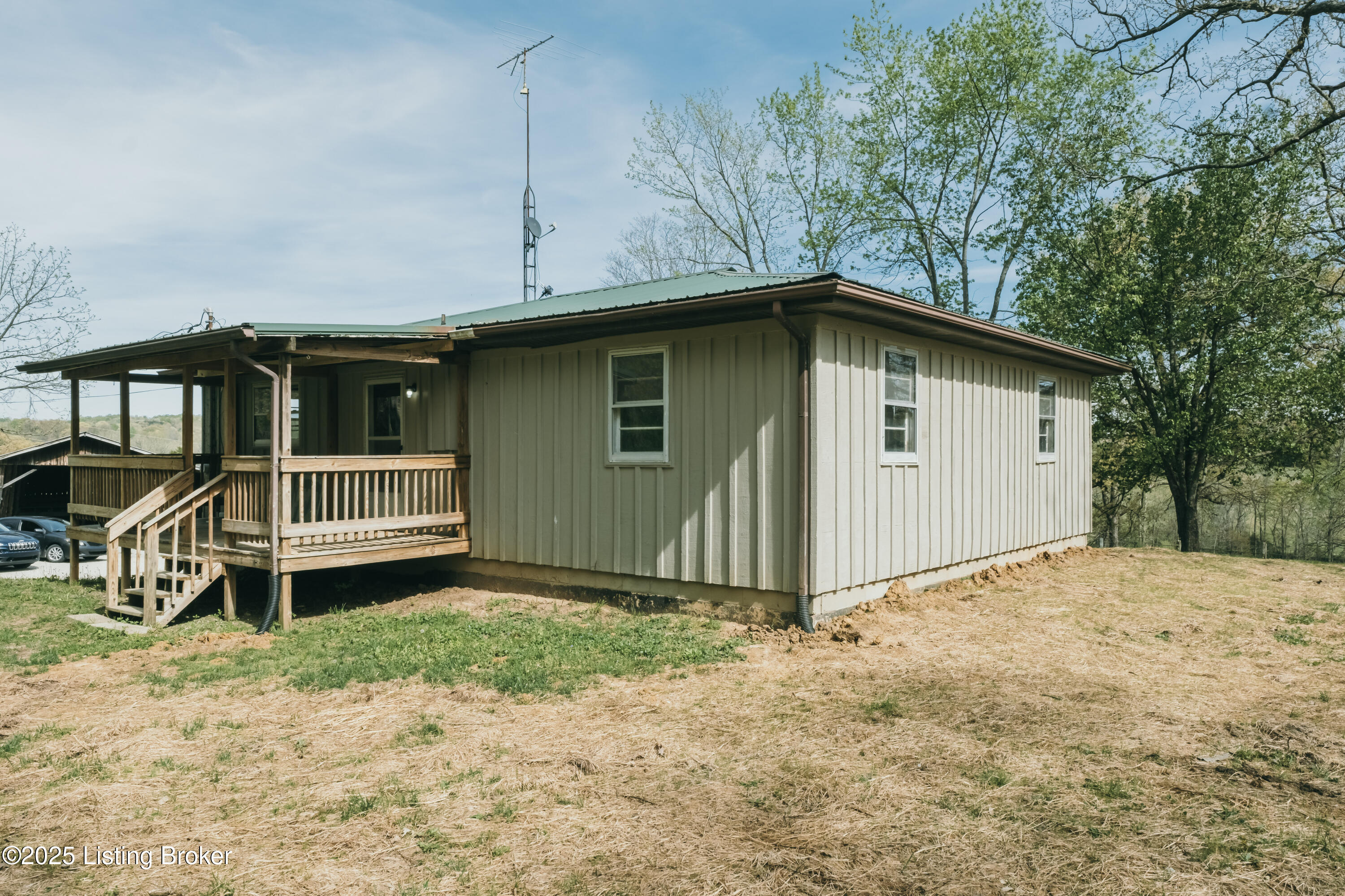 9135 N HWY 261