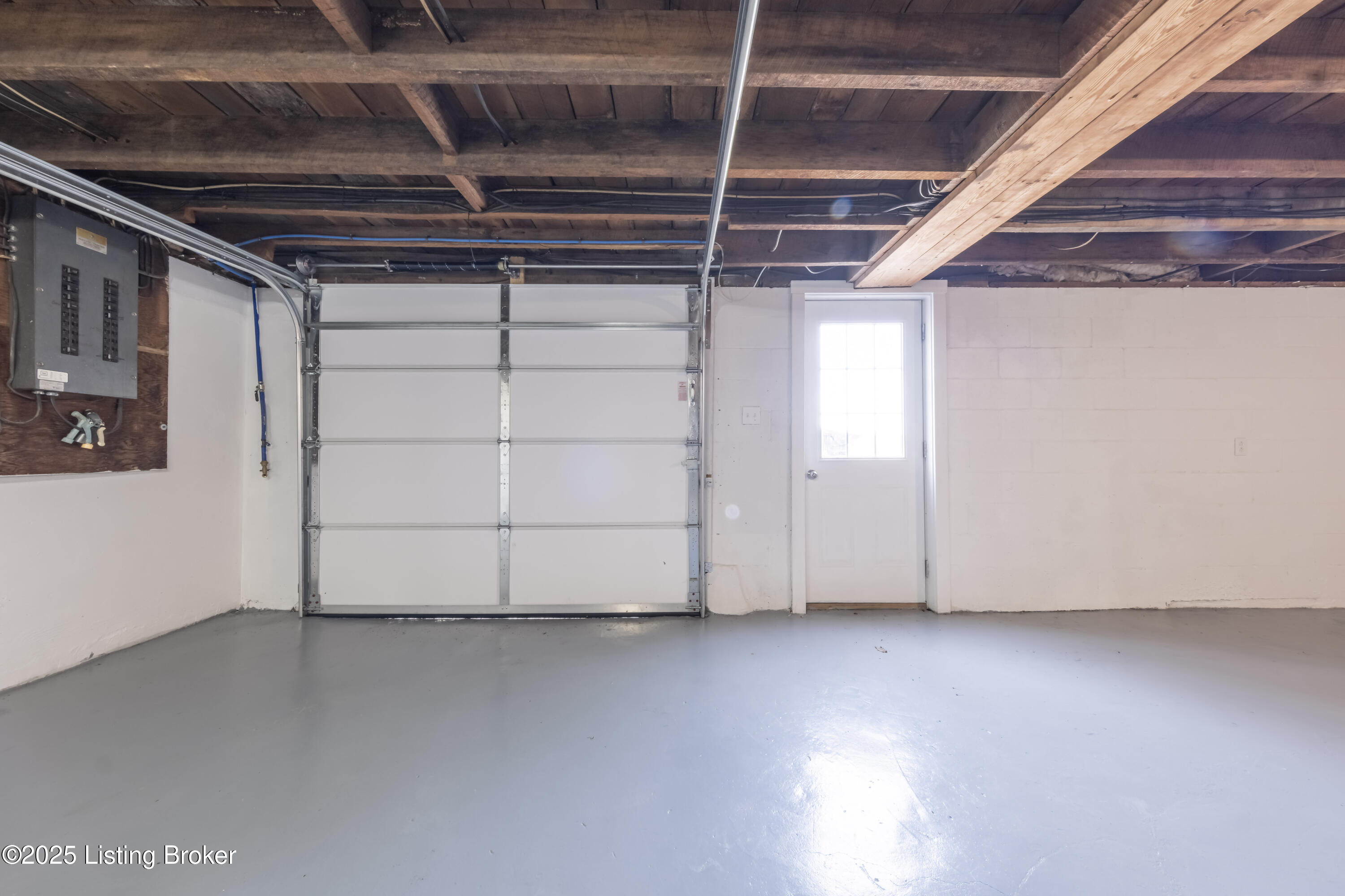9135 N HWY 261