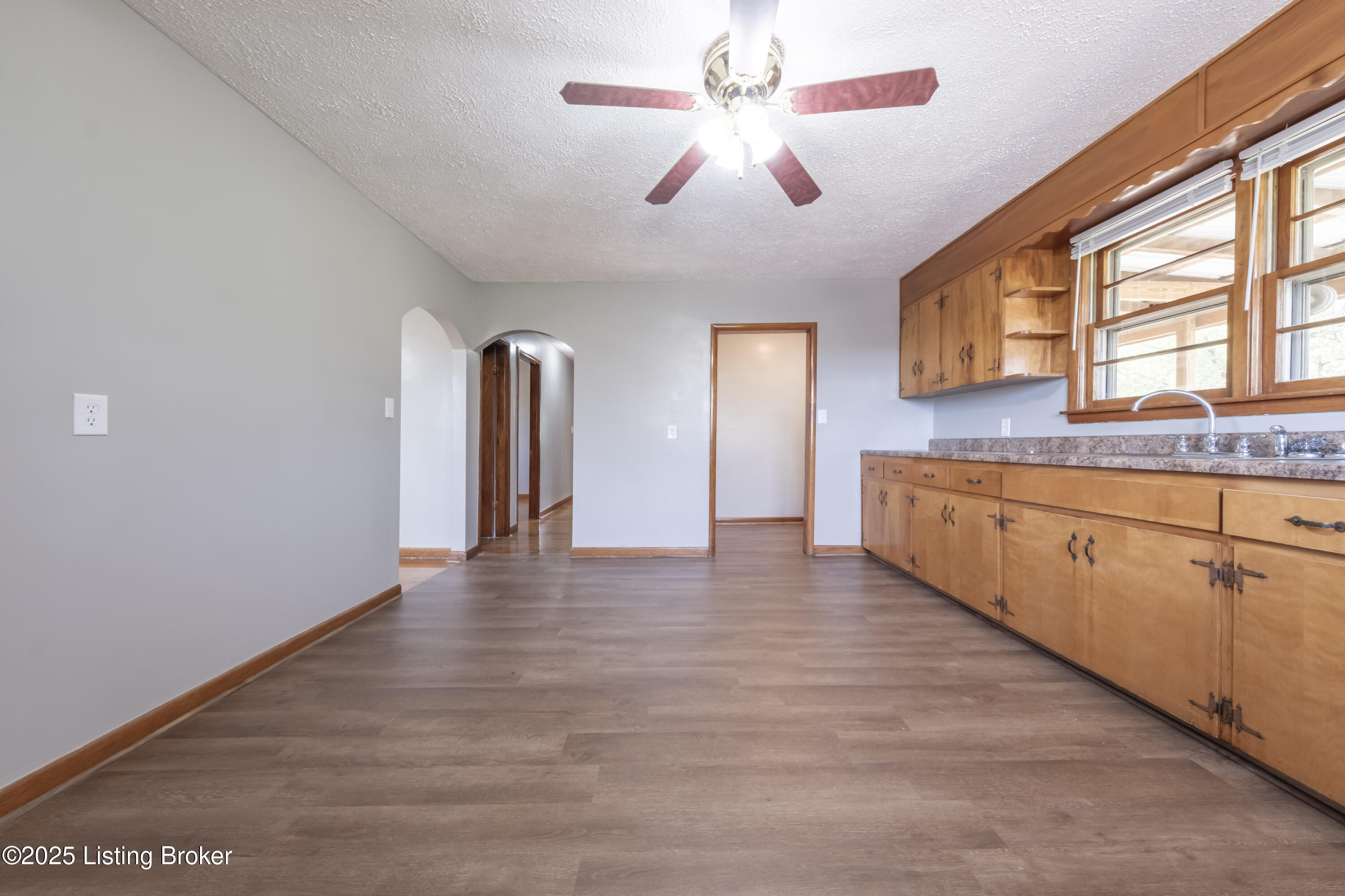 9135 N HWY 261