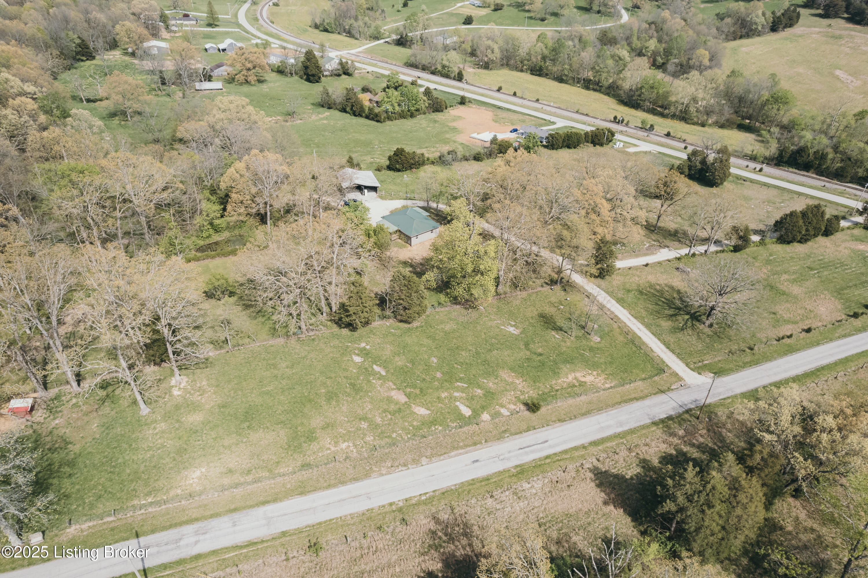 9135 N HWY 261
