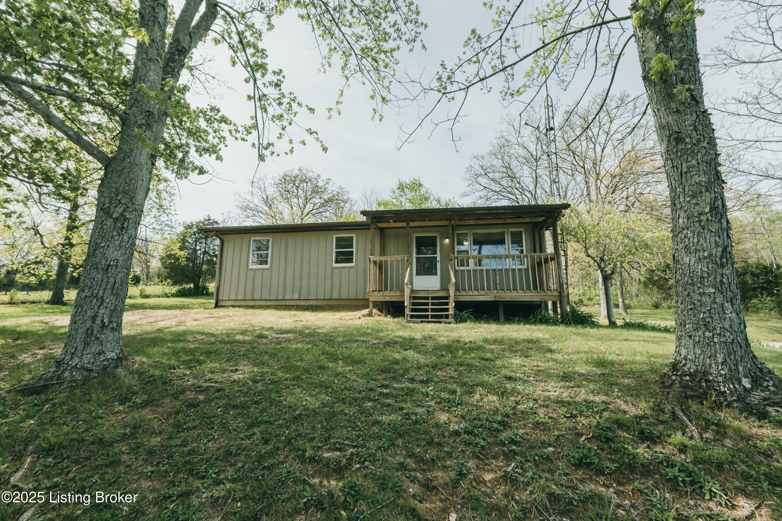 9135 N HWY 261
