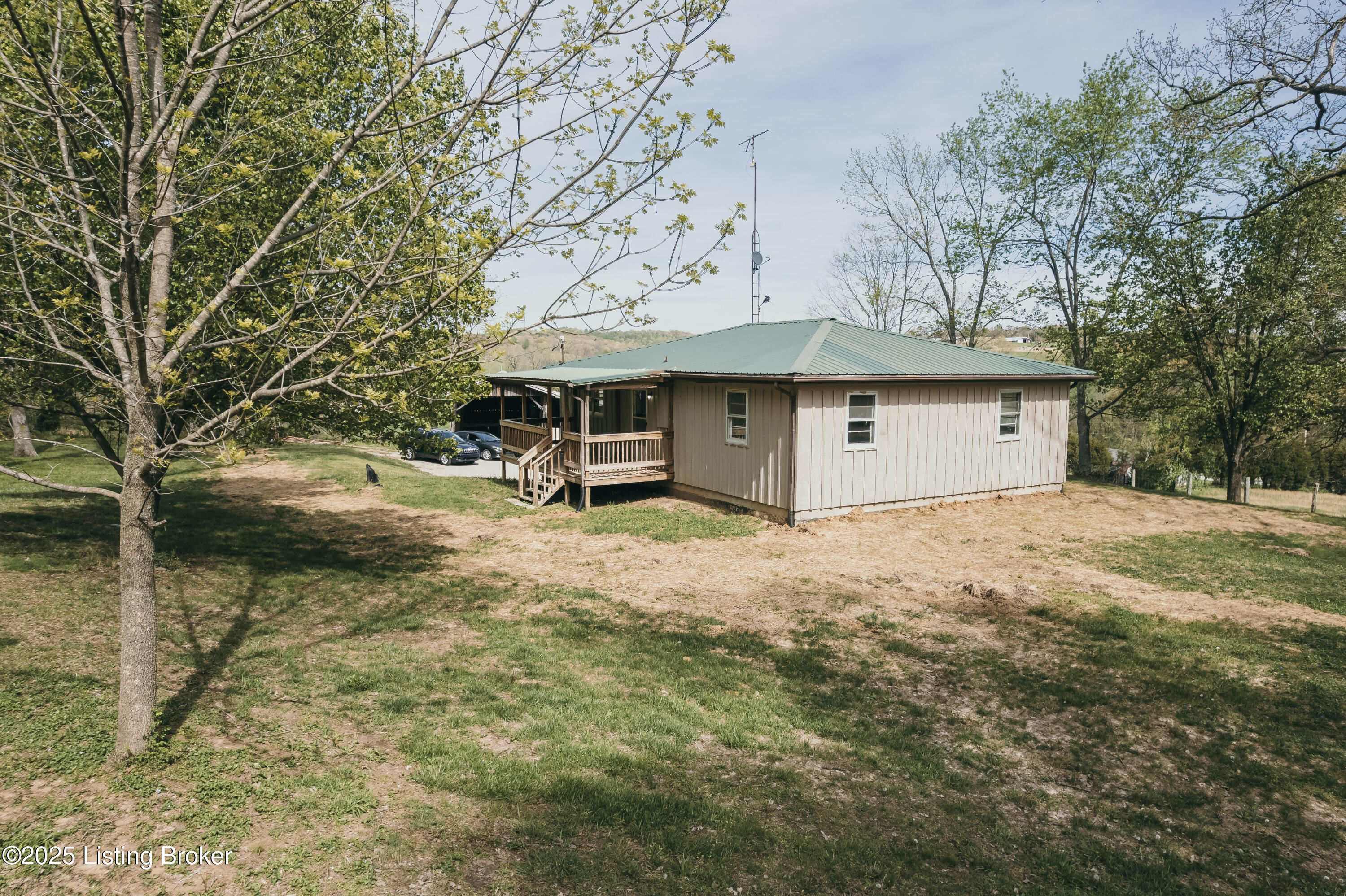 9135 N HWY 261
