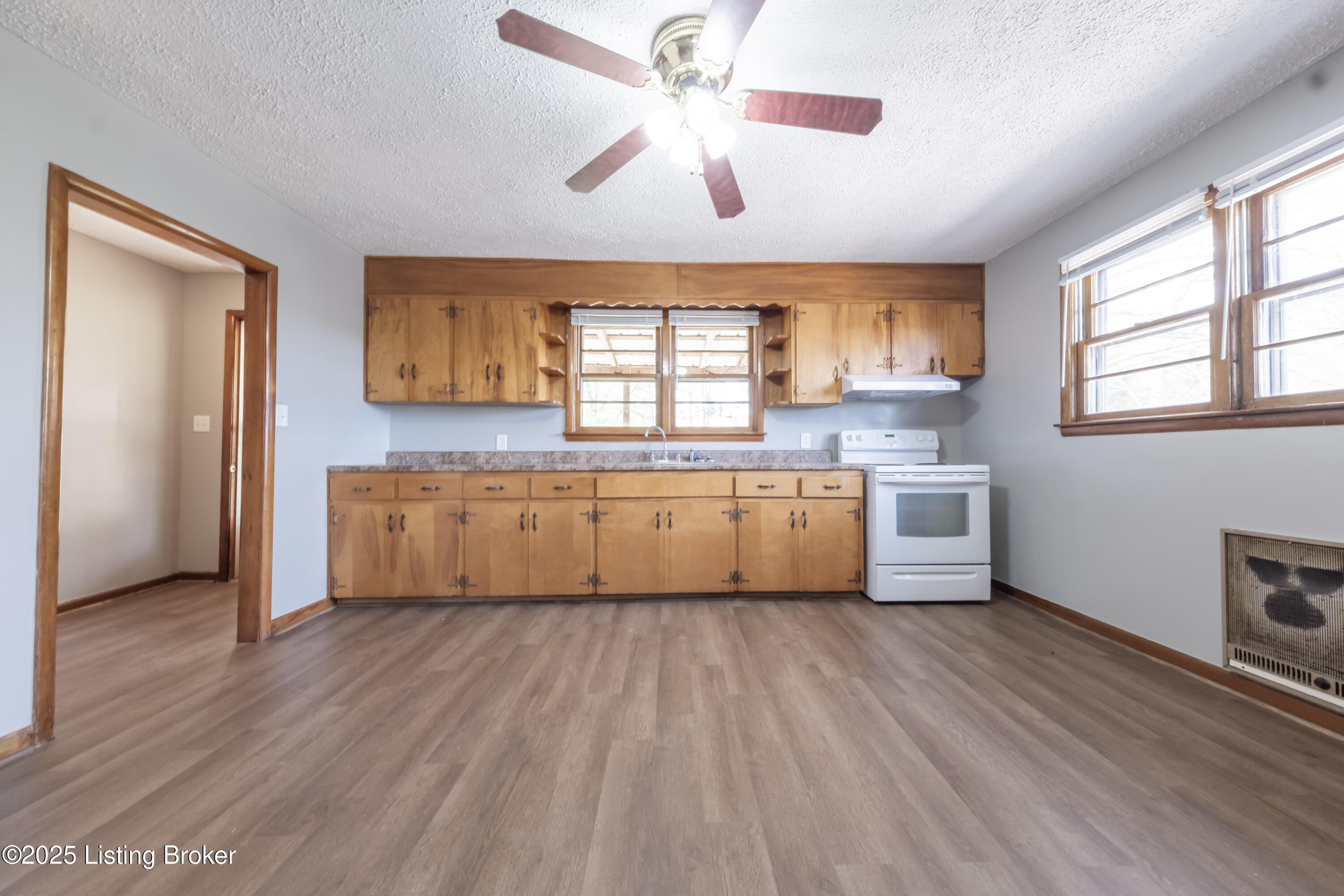 9135 N HWY 261