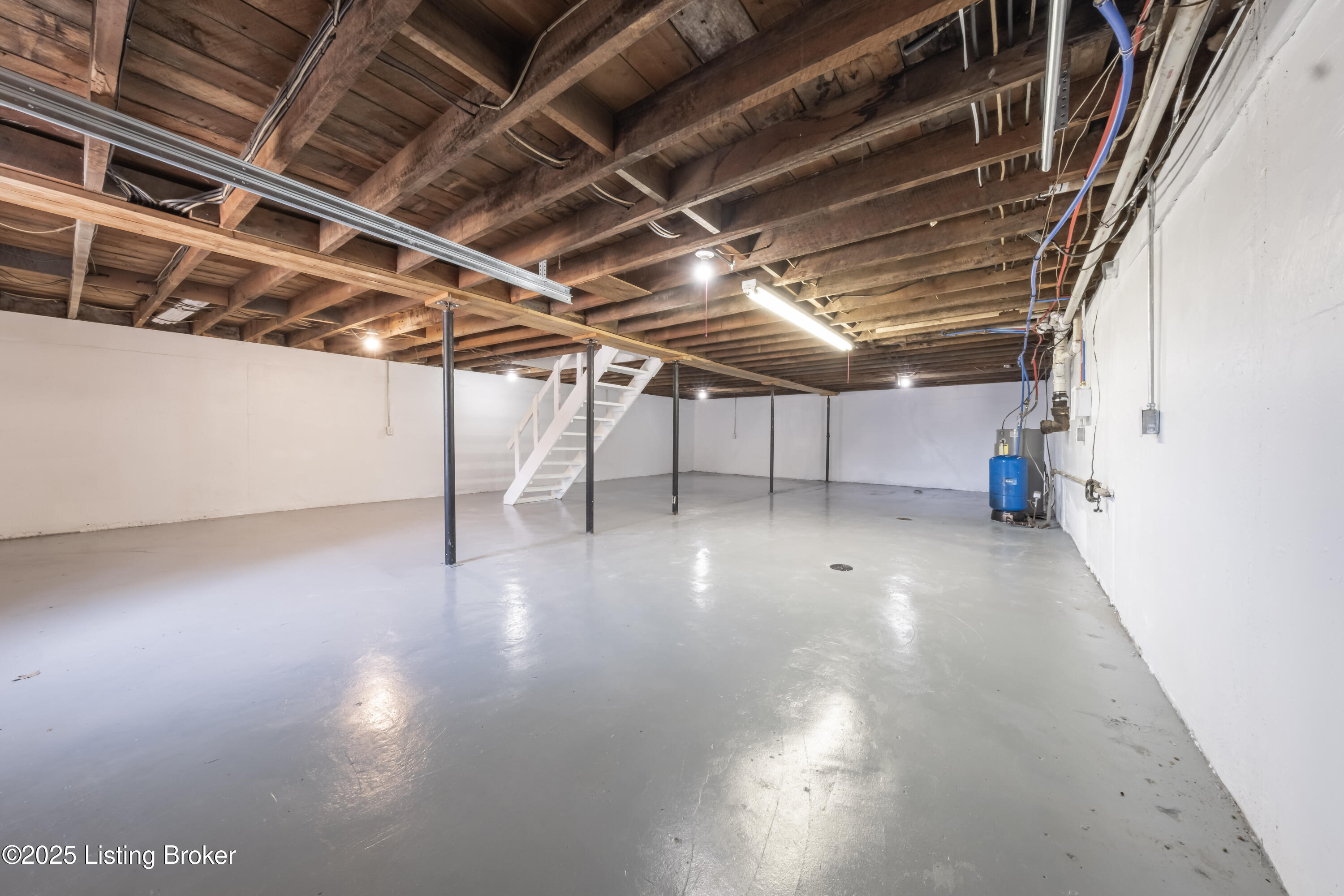 9135 N HWY 261