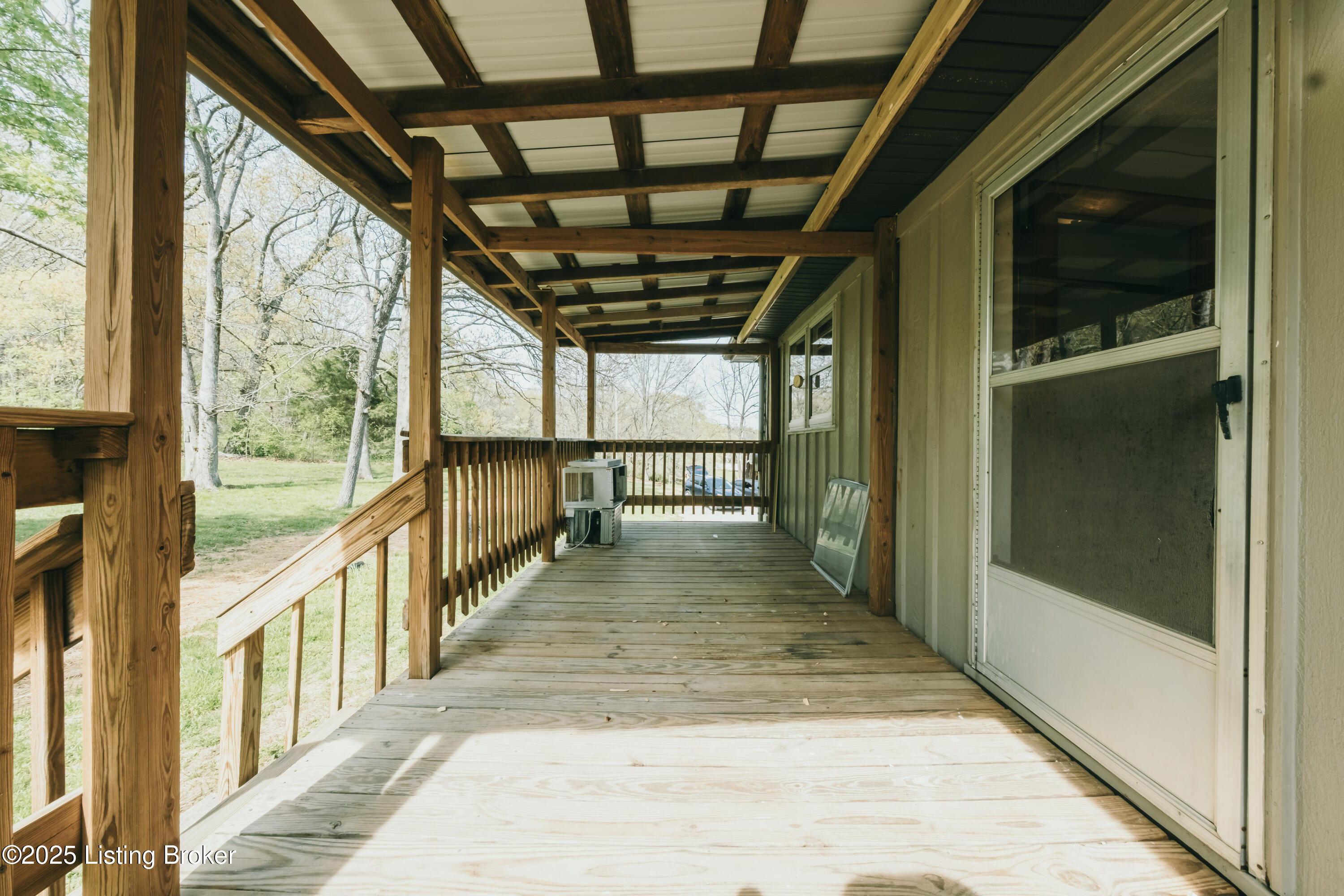 9135 N HWY 261