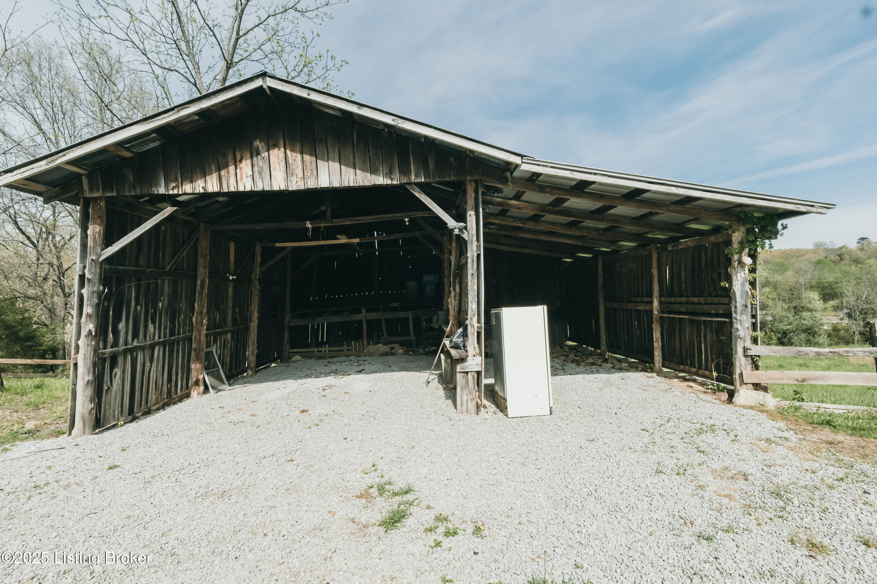 9135 N HWY 261