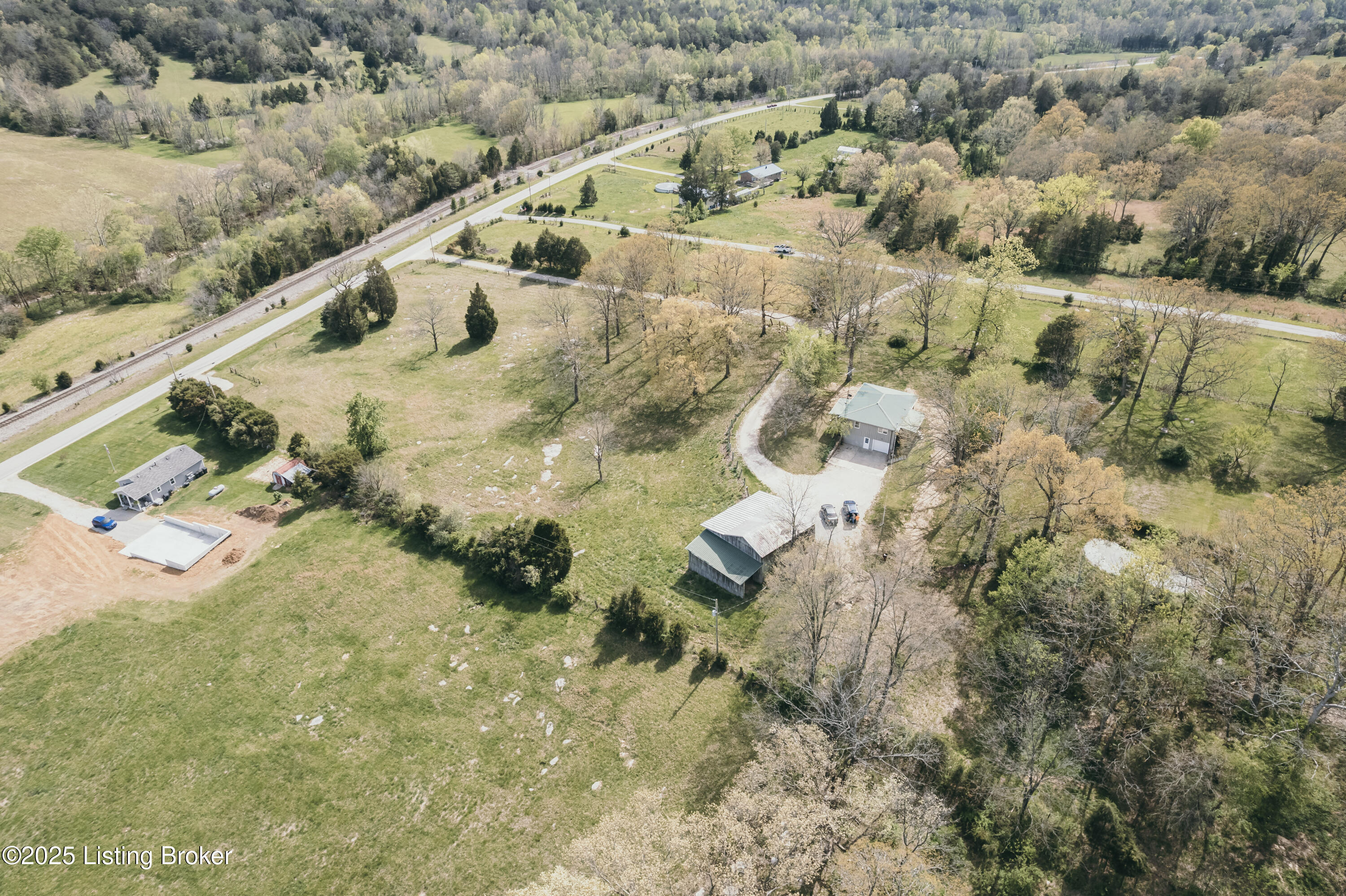 9135 N HWY 261