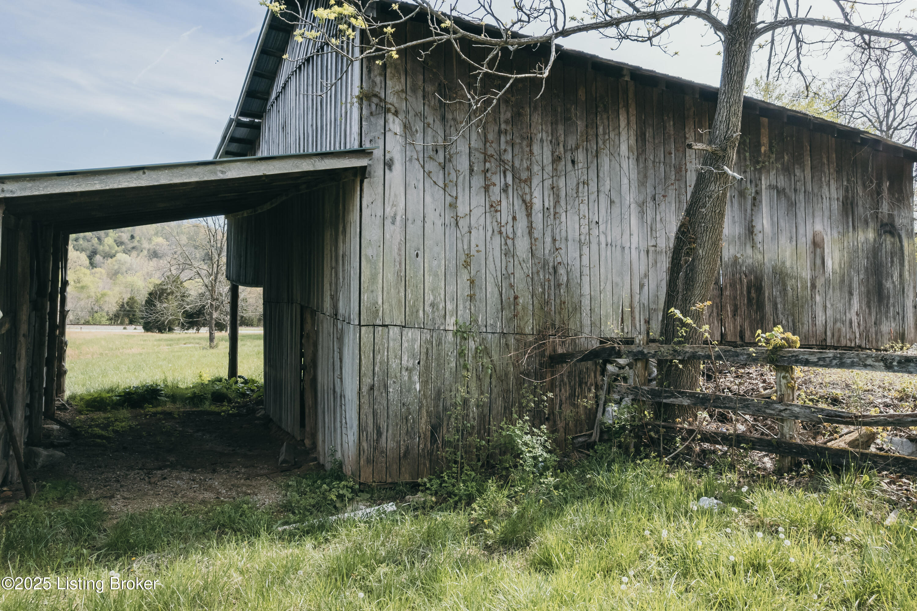 9135 N HWY 261