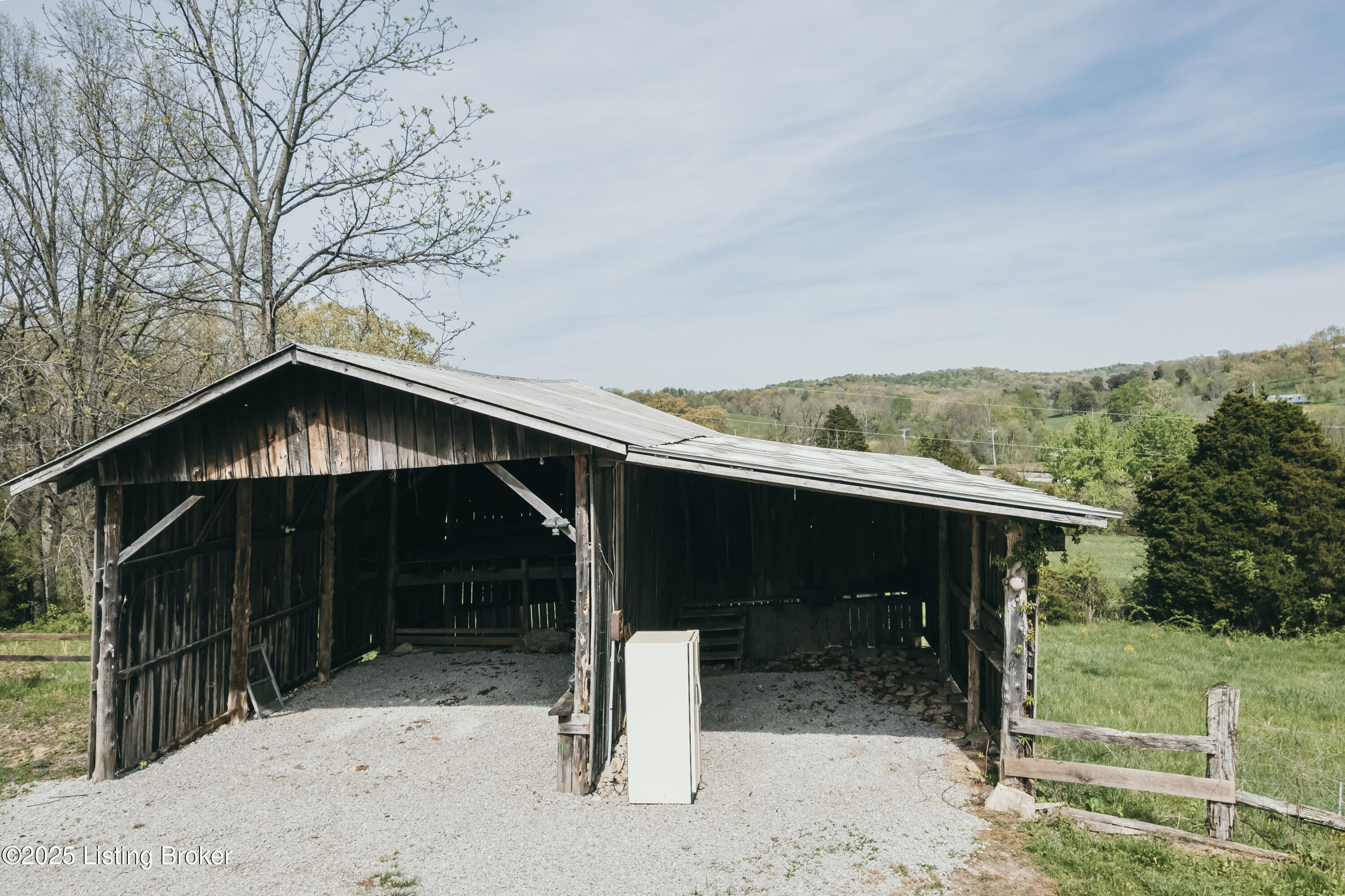 9135 N HWY 261
