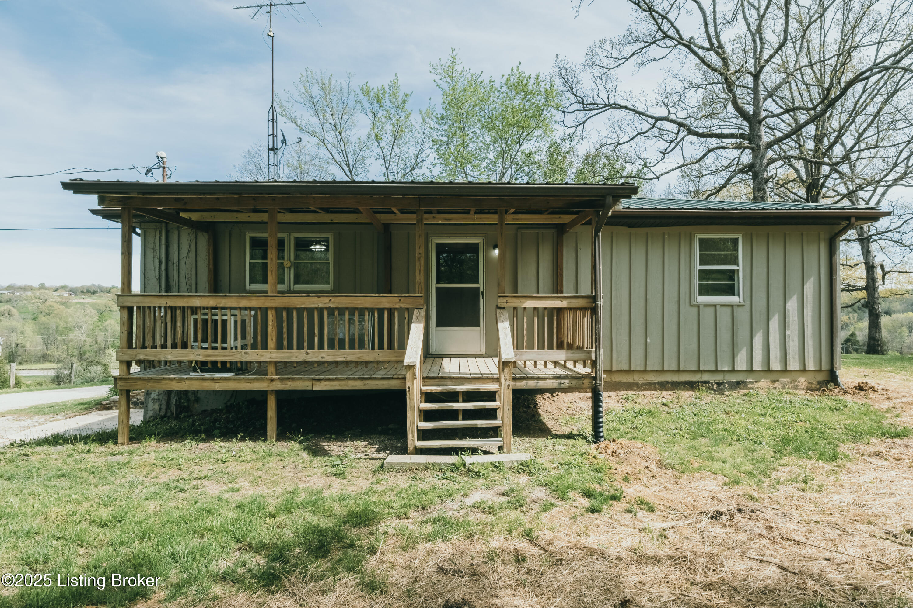 9135 N HWY 261