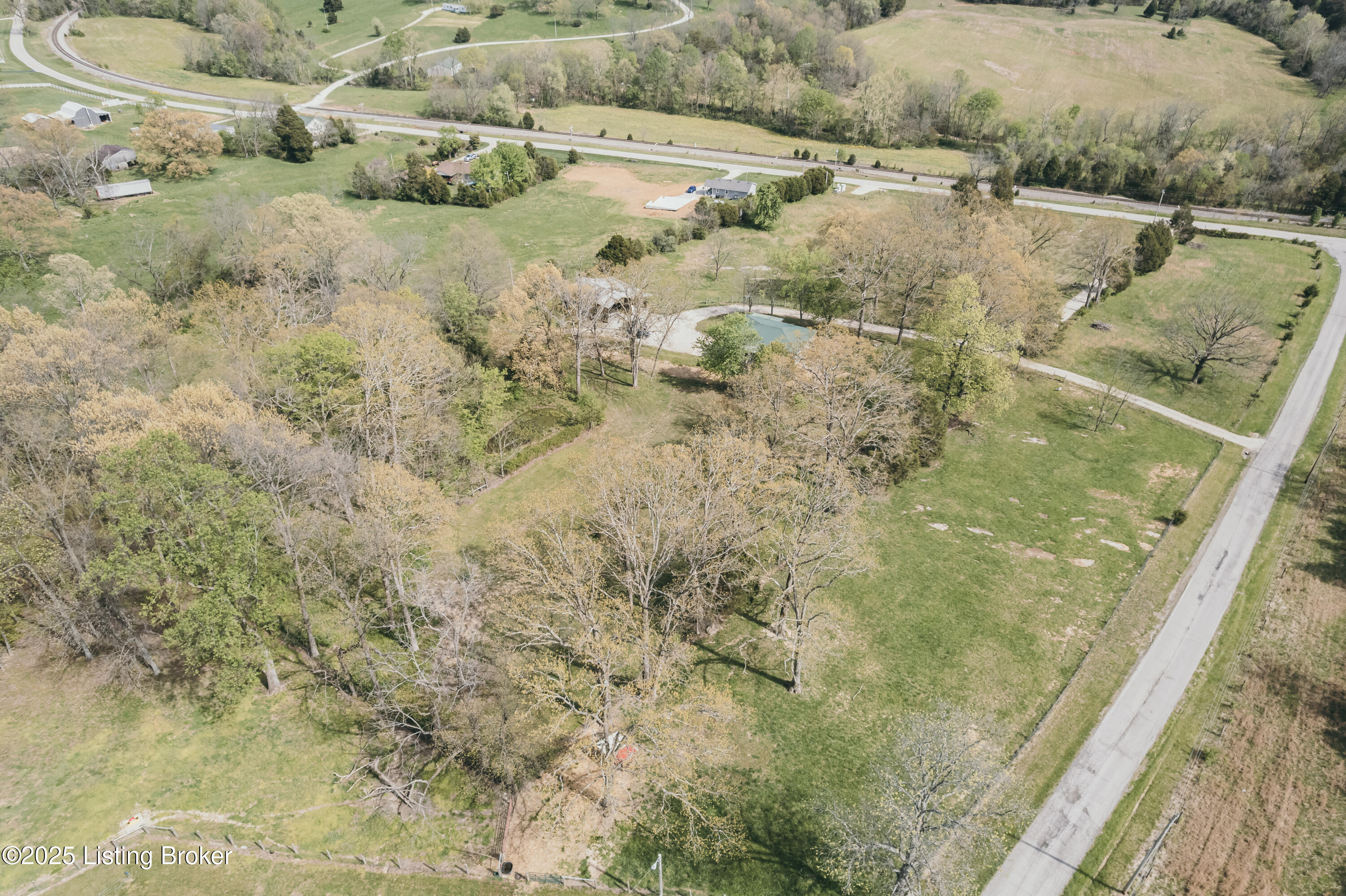 9135 N HWY 261