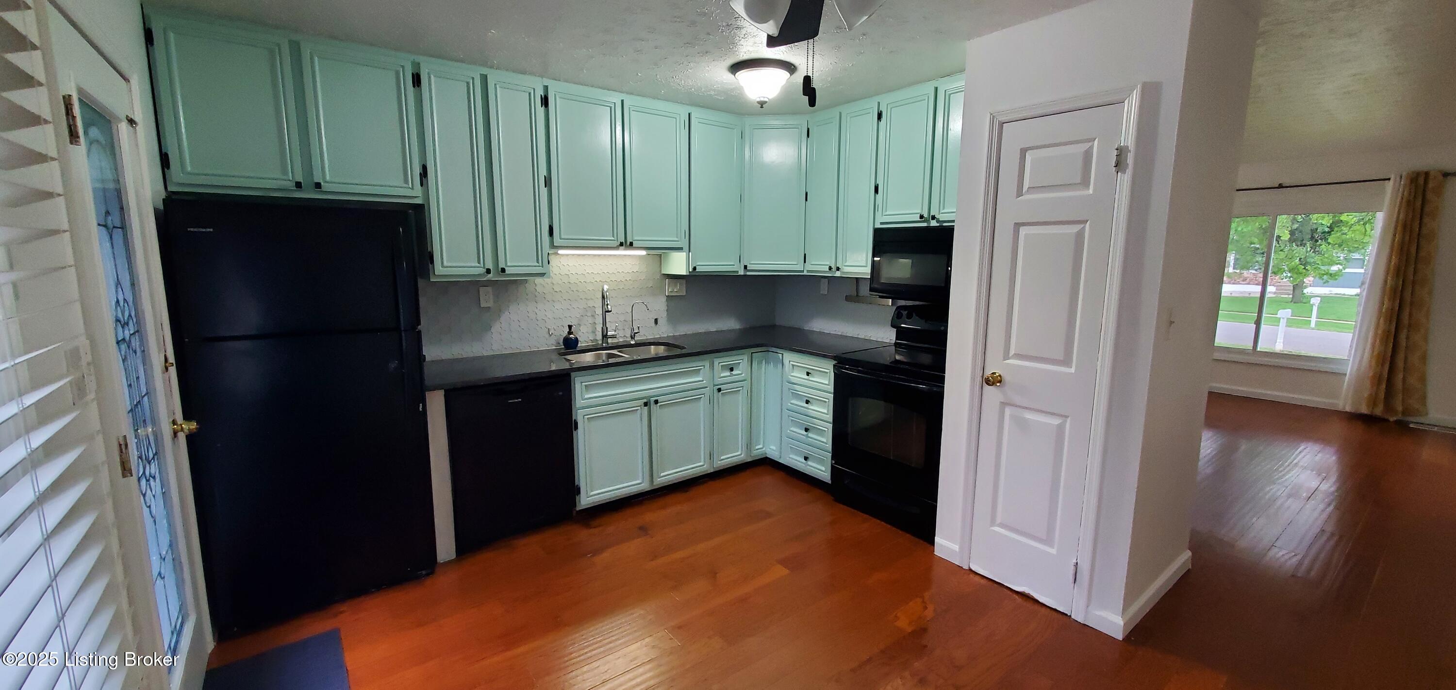 7105 Heavrin Ave