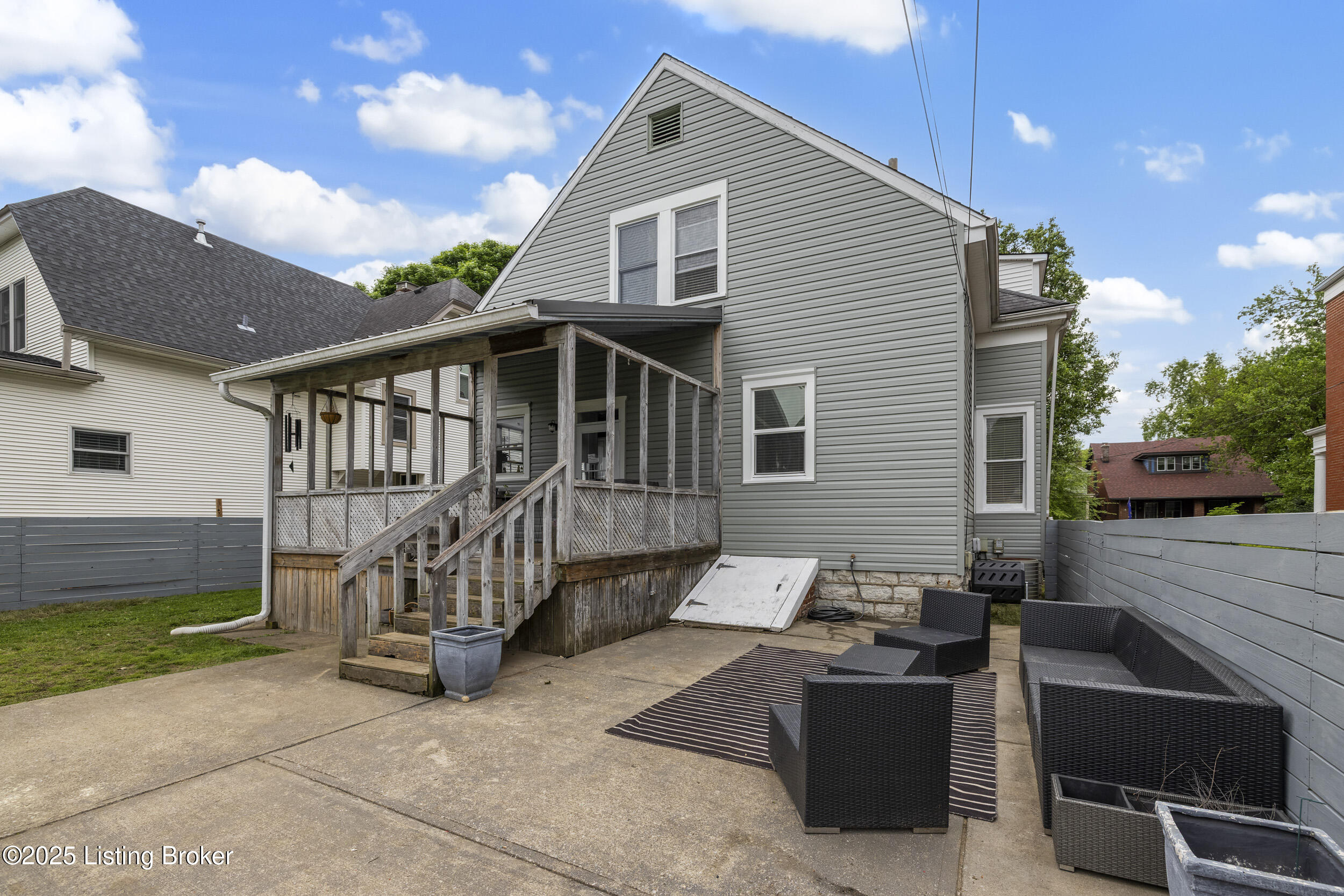 1907 Deer Park Ave
