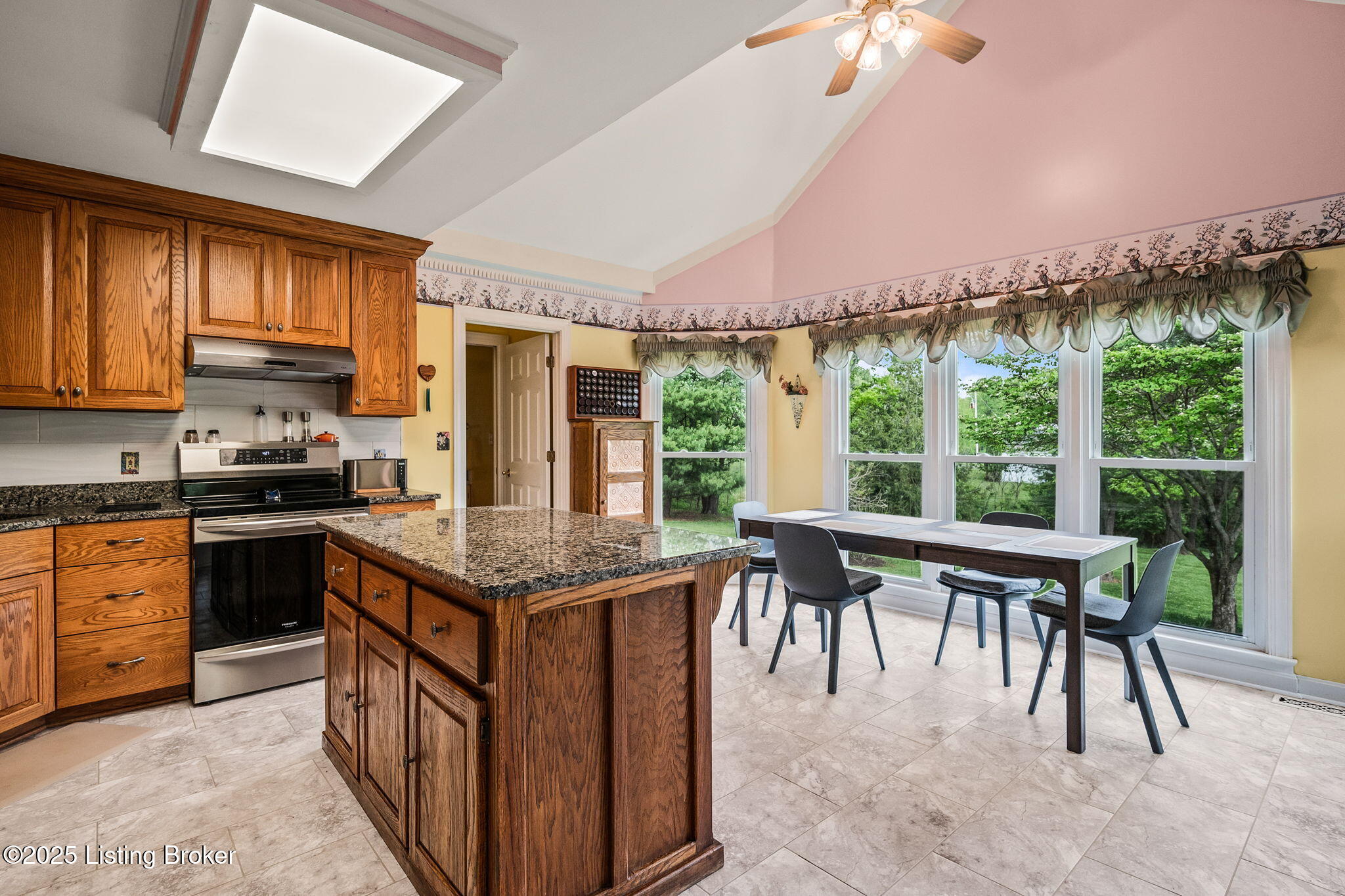 5707 Blueberry Dr