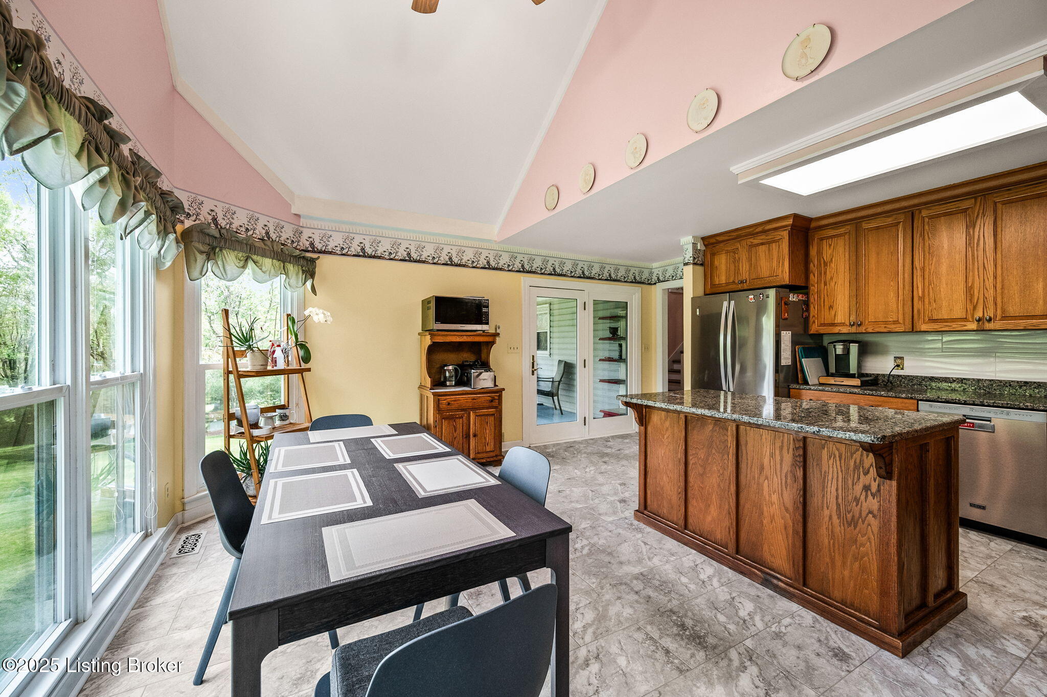 5707 Blueberry Dr