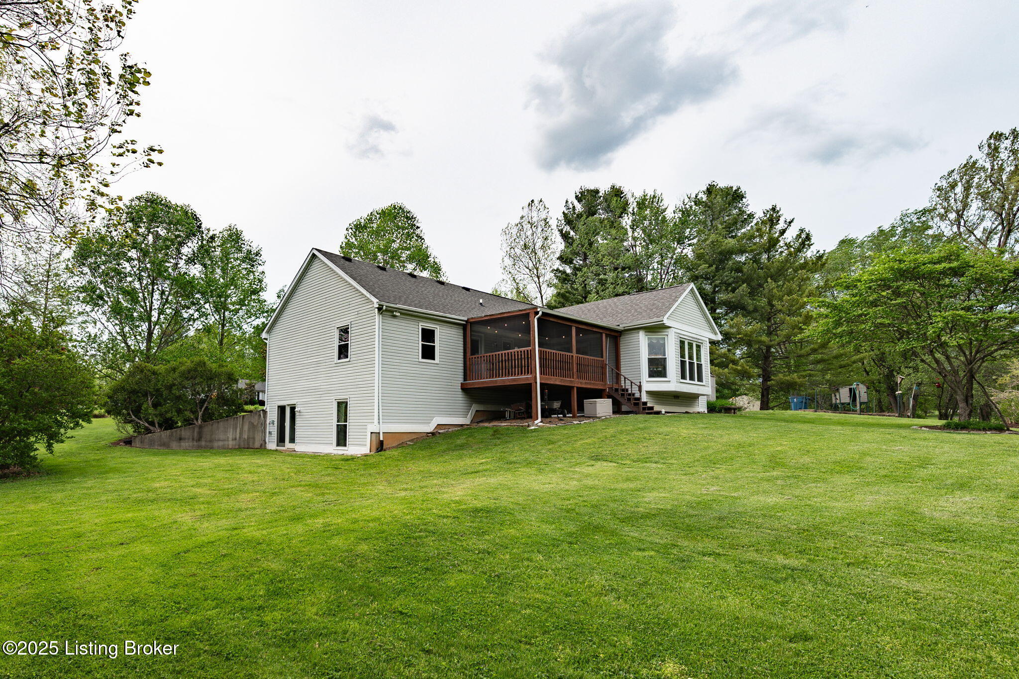 5707 Blueberry Dr