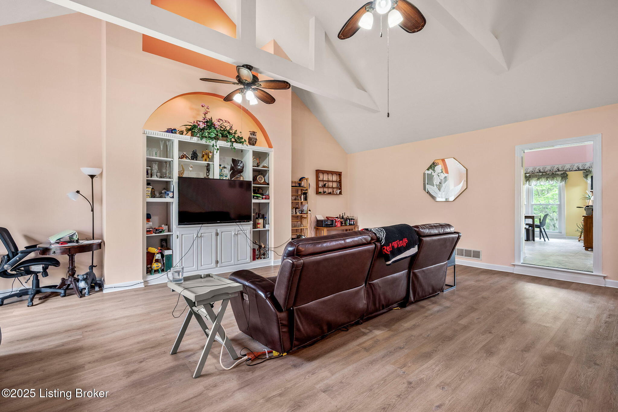5707 Blueberry Dr