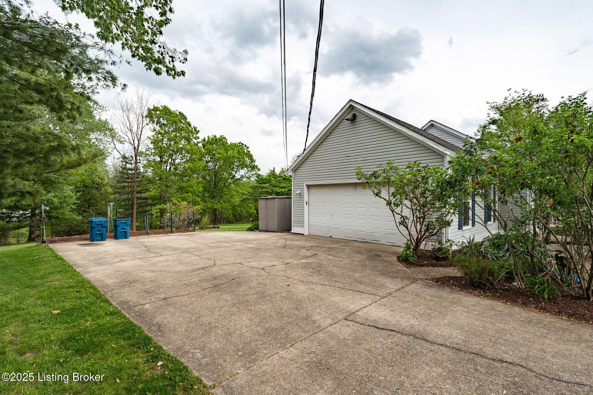 5707 Blueberry Dr