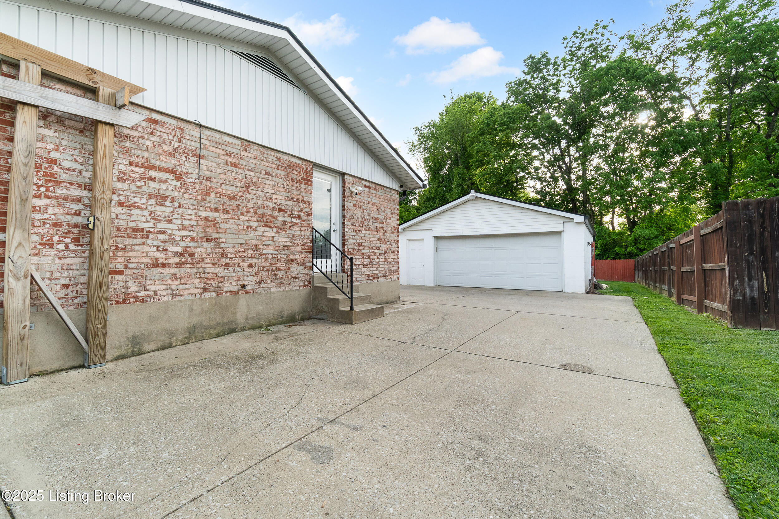 7208 Sky Blue Ave