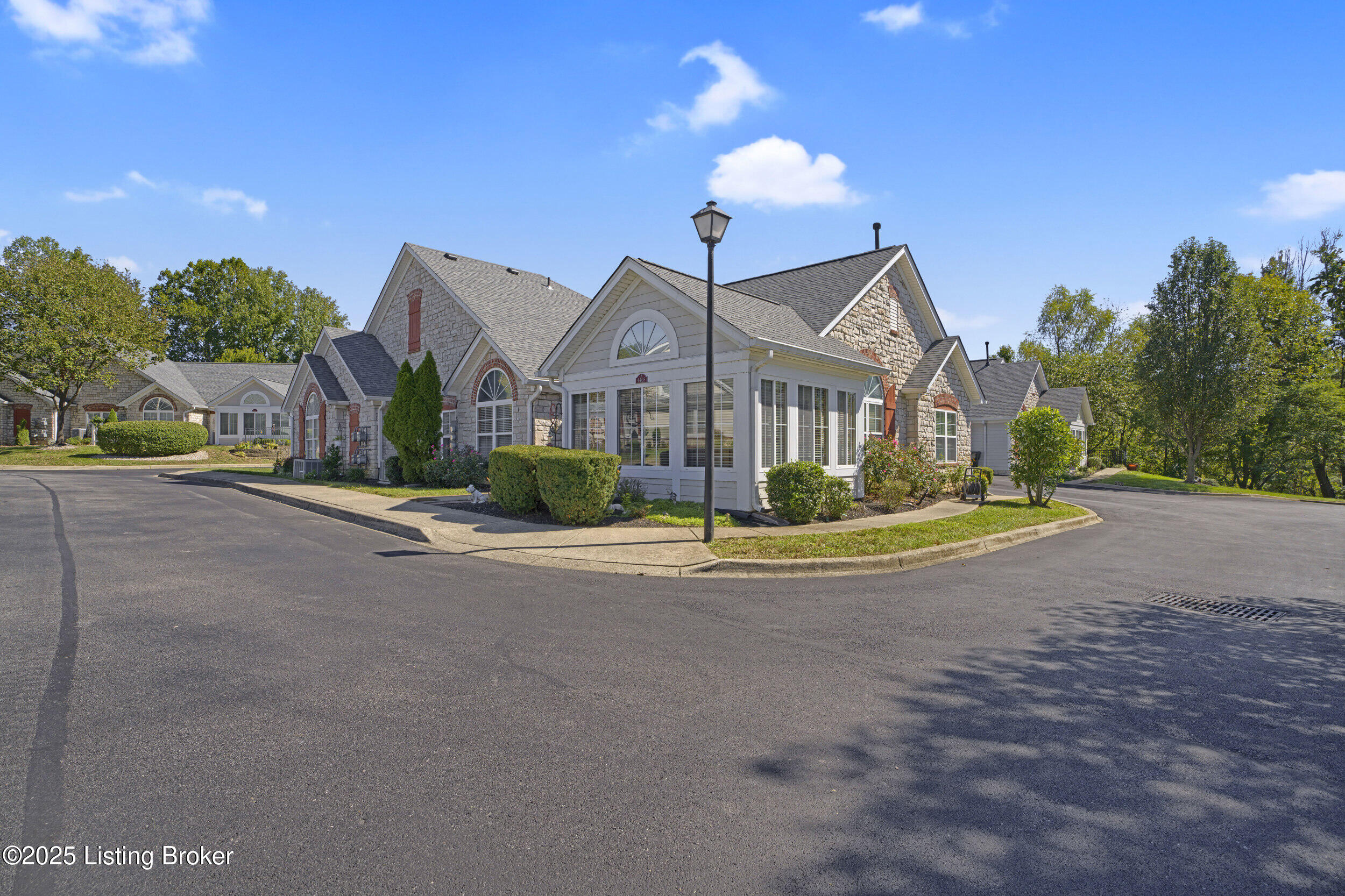 4403 Pinnacle View Pl