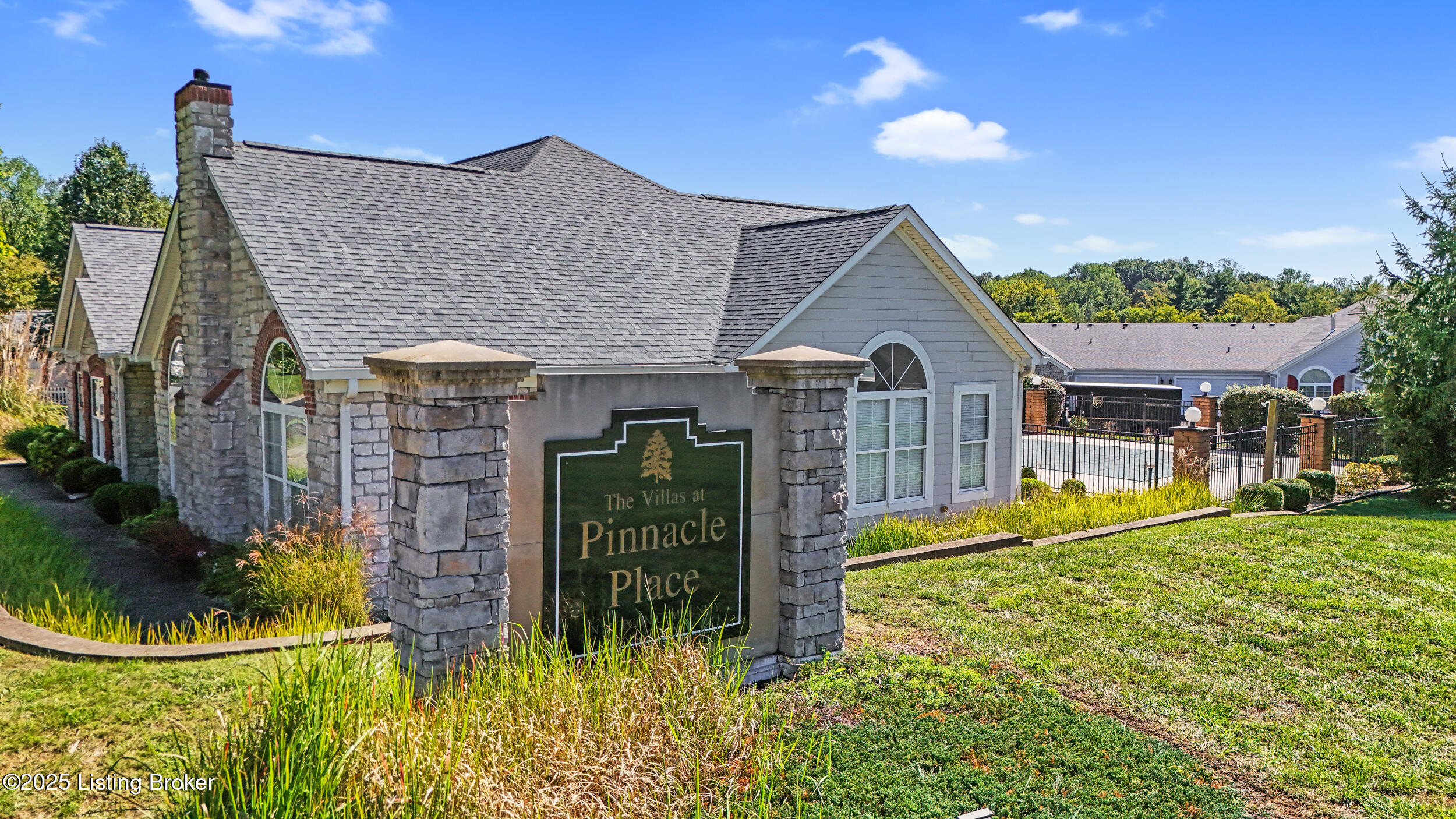 4403 Pinnacle View Pl
