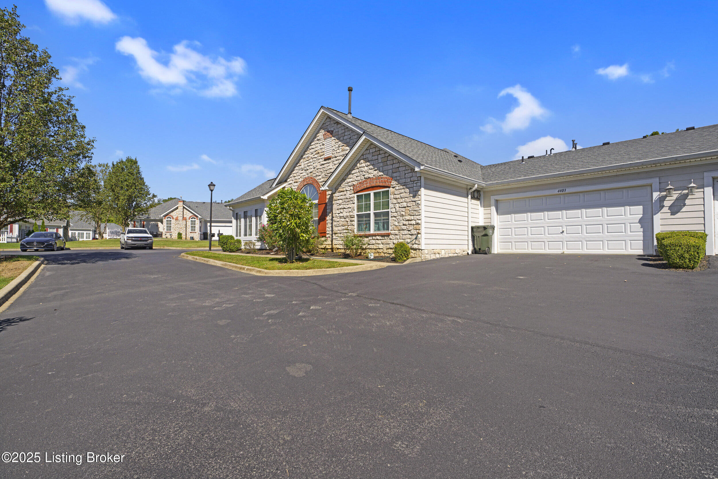 4403 Pinnacle View Pl