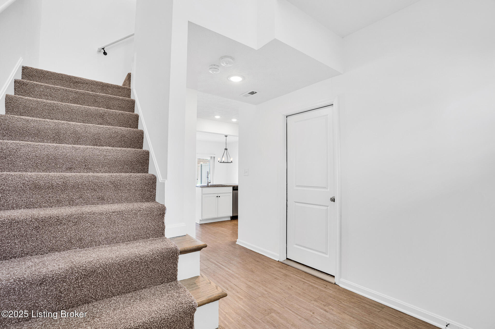 6103 Casper Dr