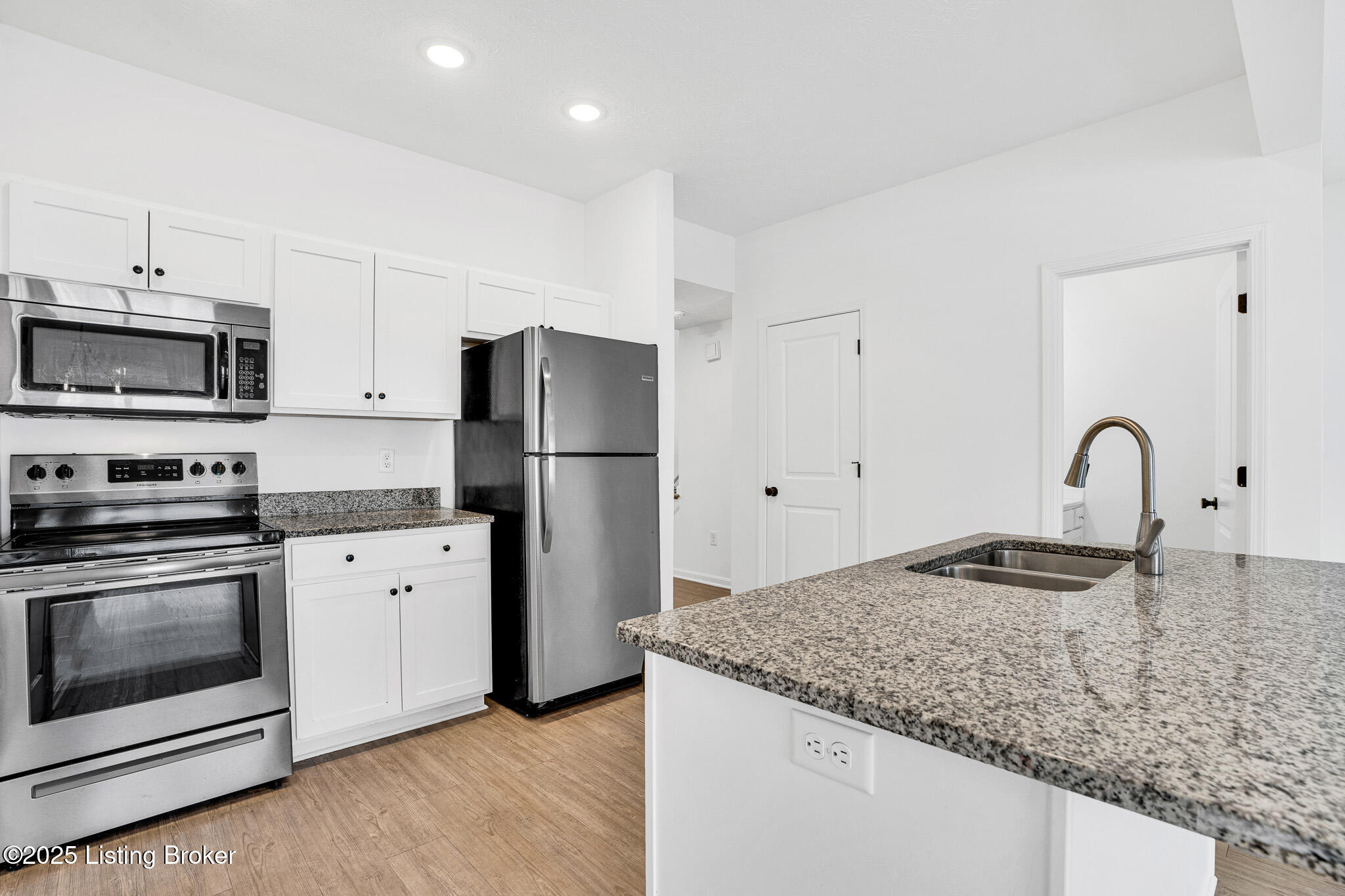 6103 Casper Dr
