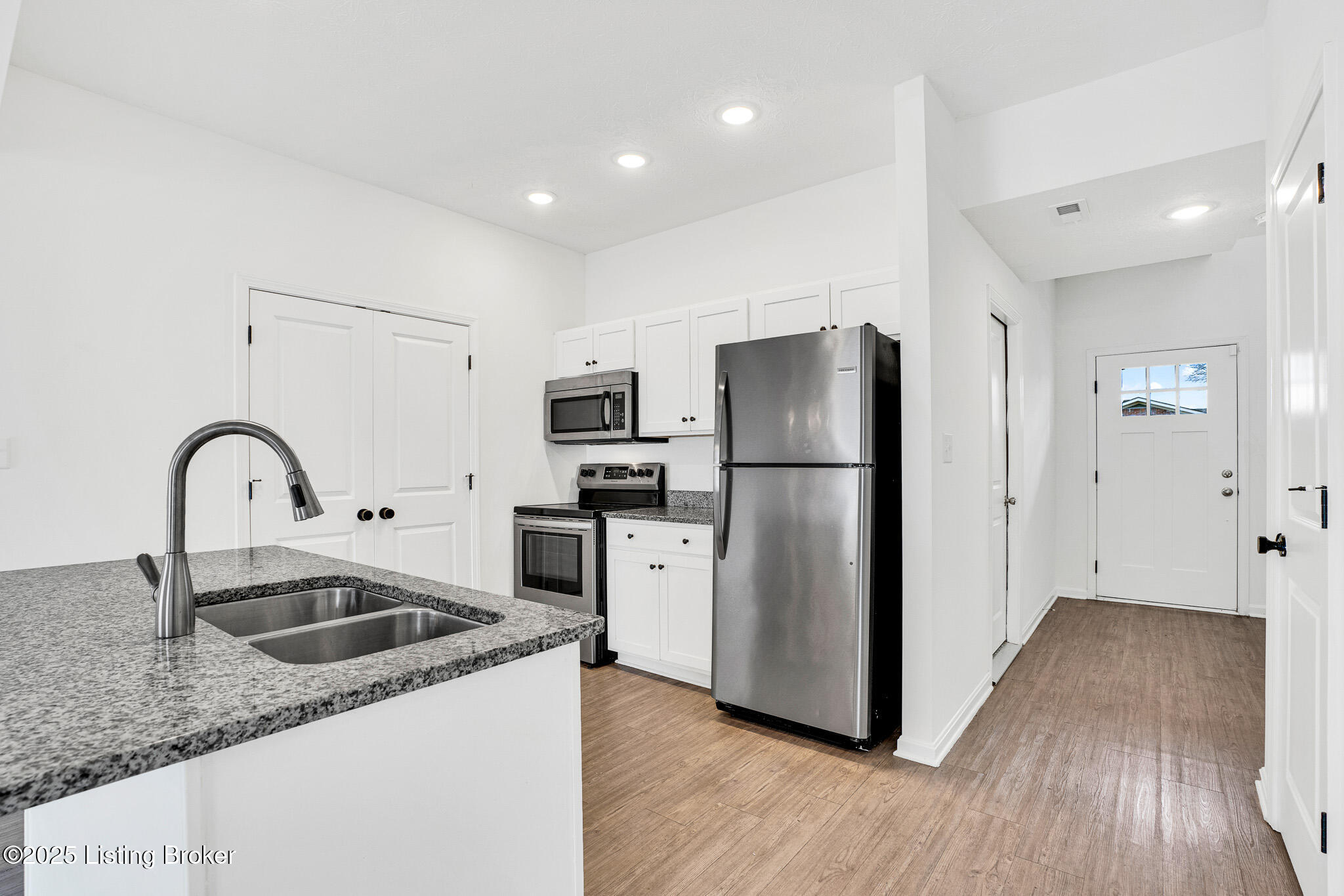 6103 Casper Dr
