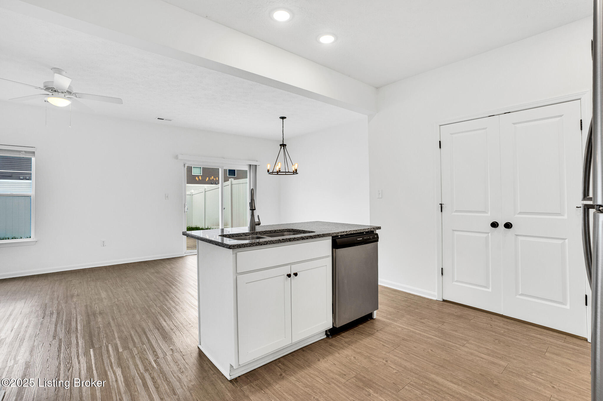 6103 Casper Dr