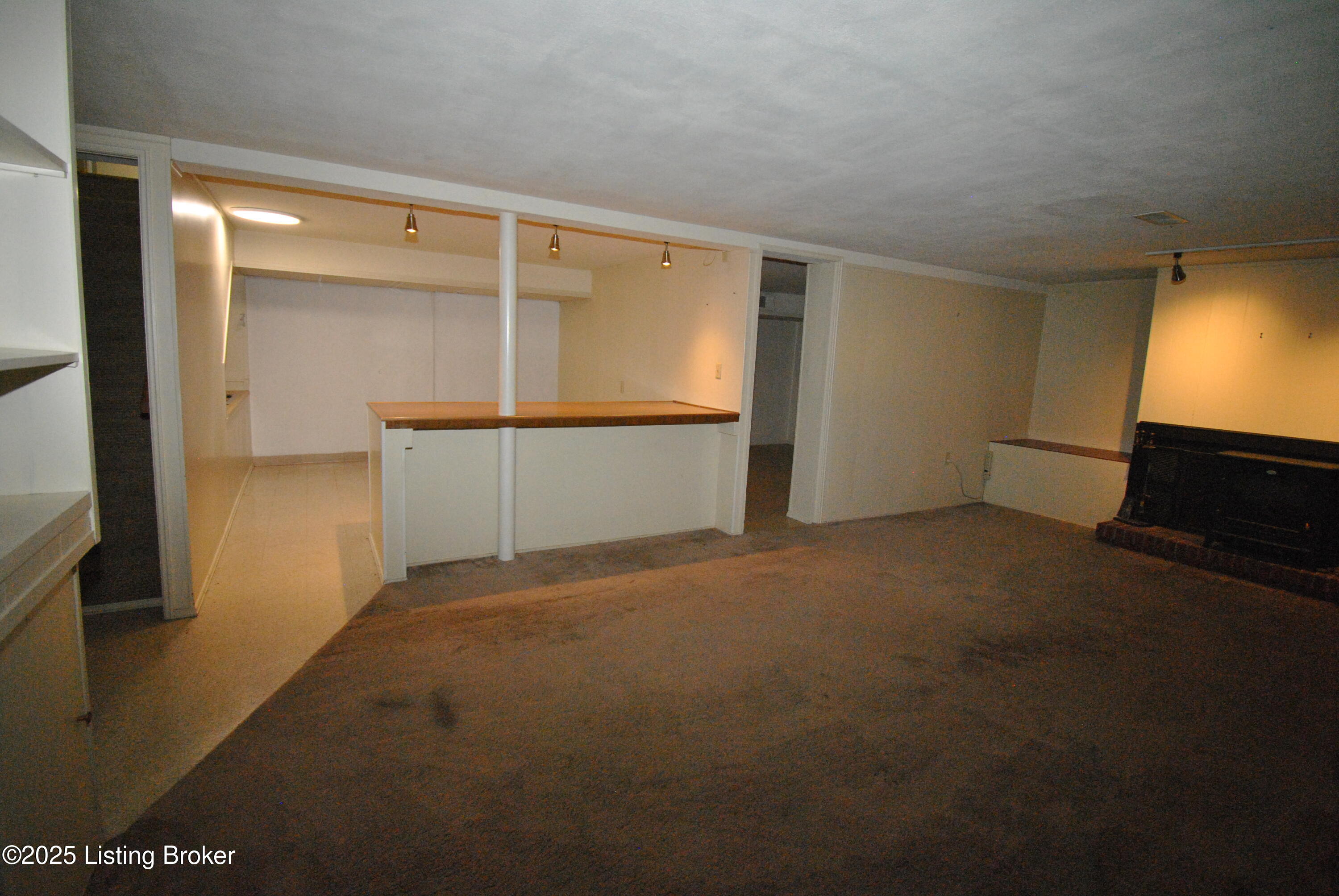 8105 Joyce Dr