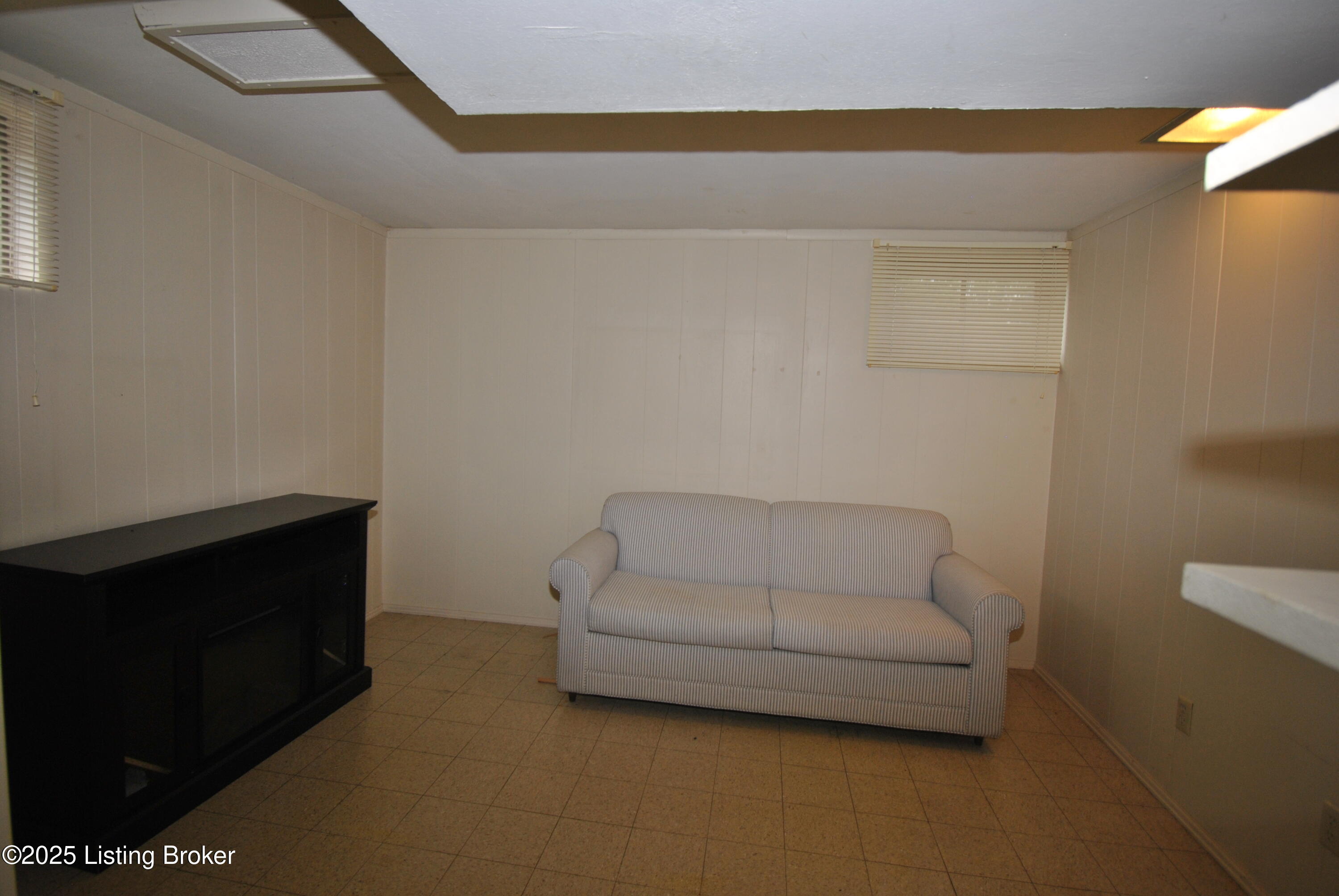 8105 Joyce Dr