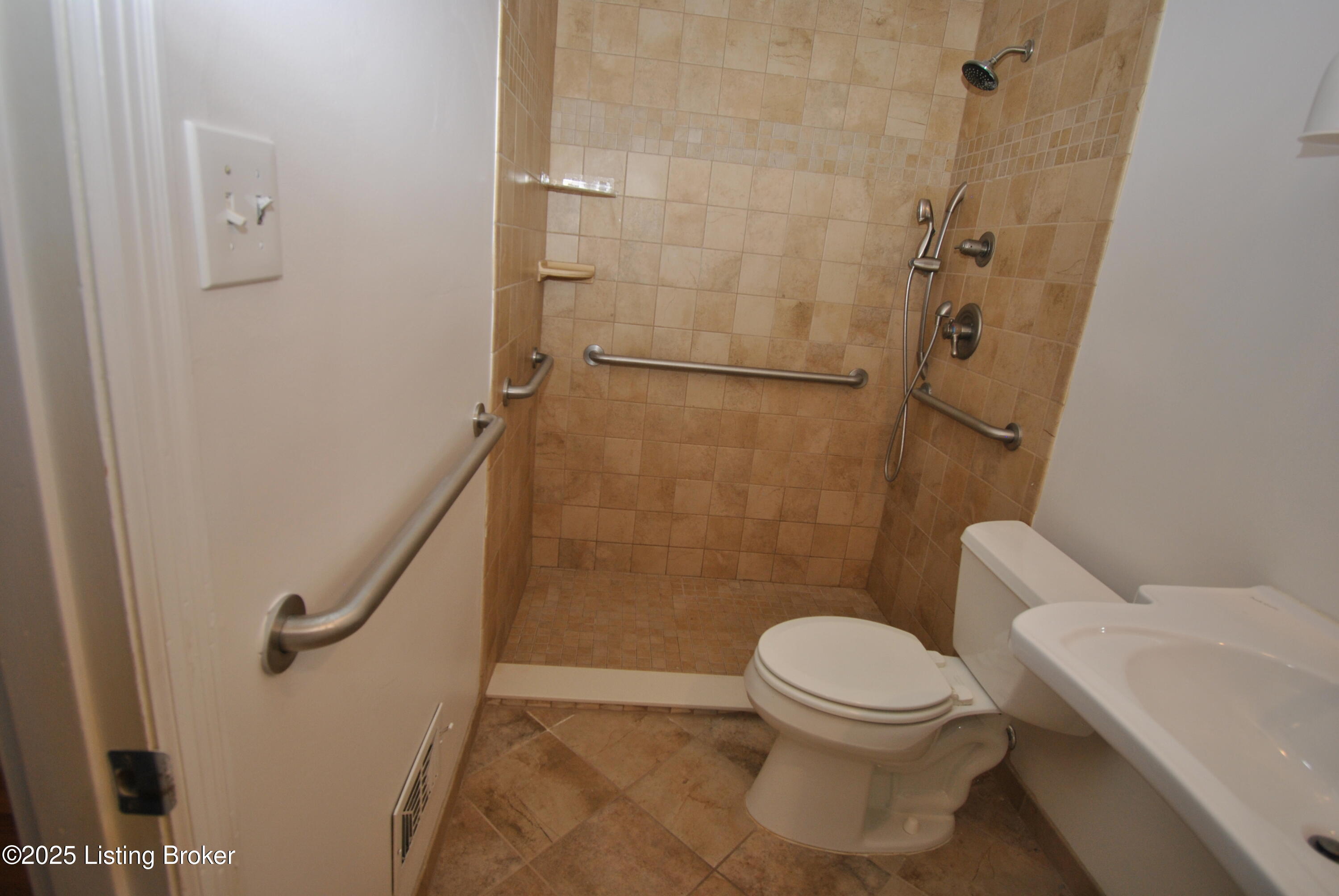 8105 Joyce Dr