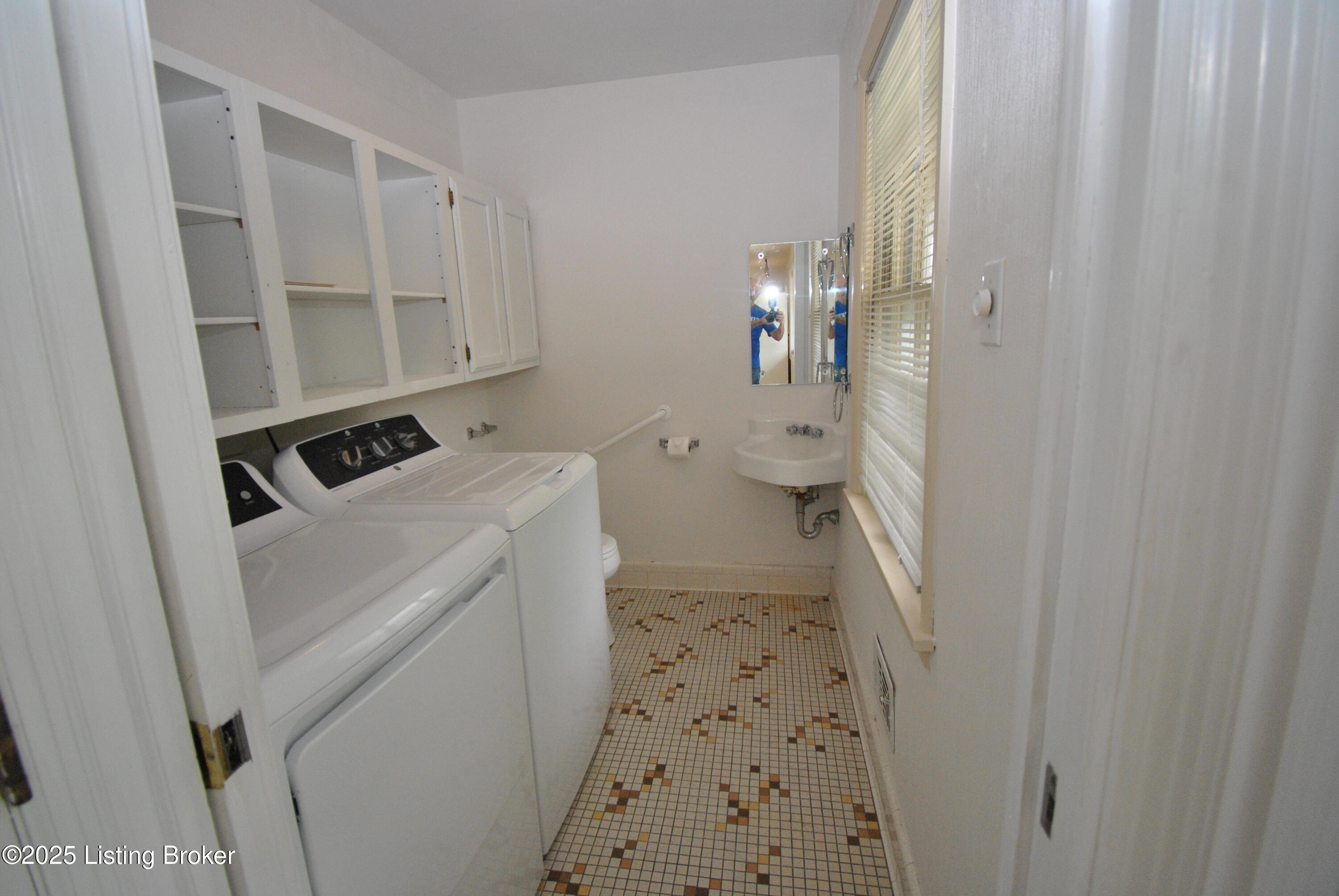 8105 Joyce Dr