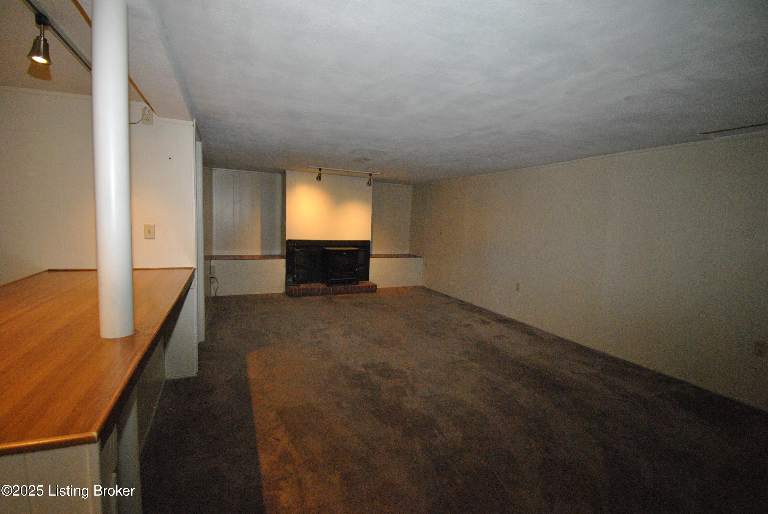 8105 Joyce Dr