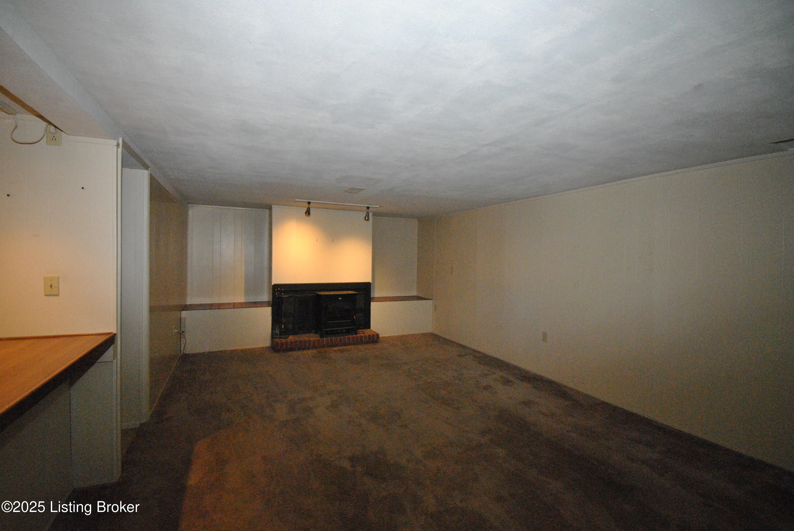 8105 Joyce Dr