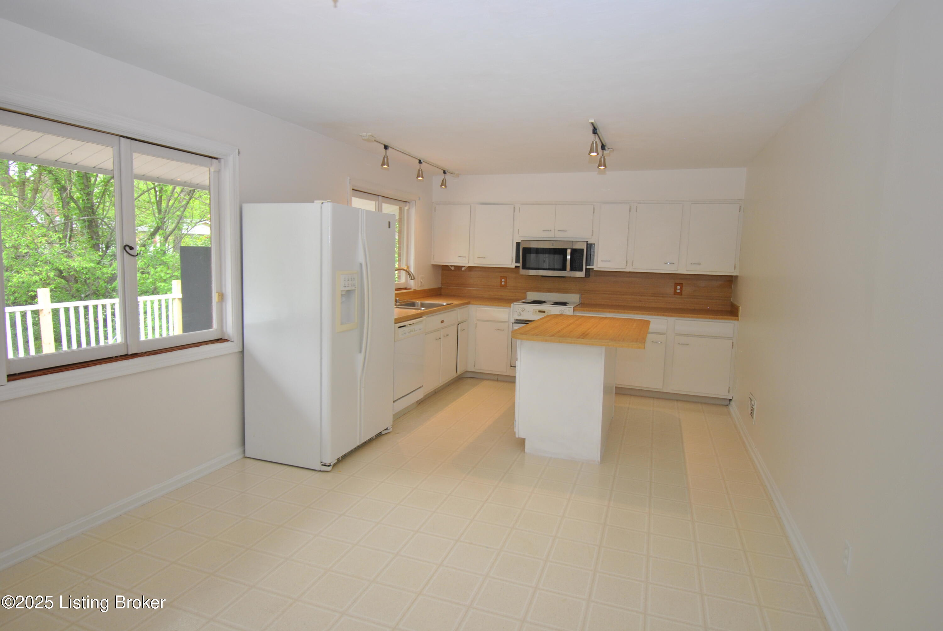 8105 Joyce Dr