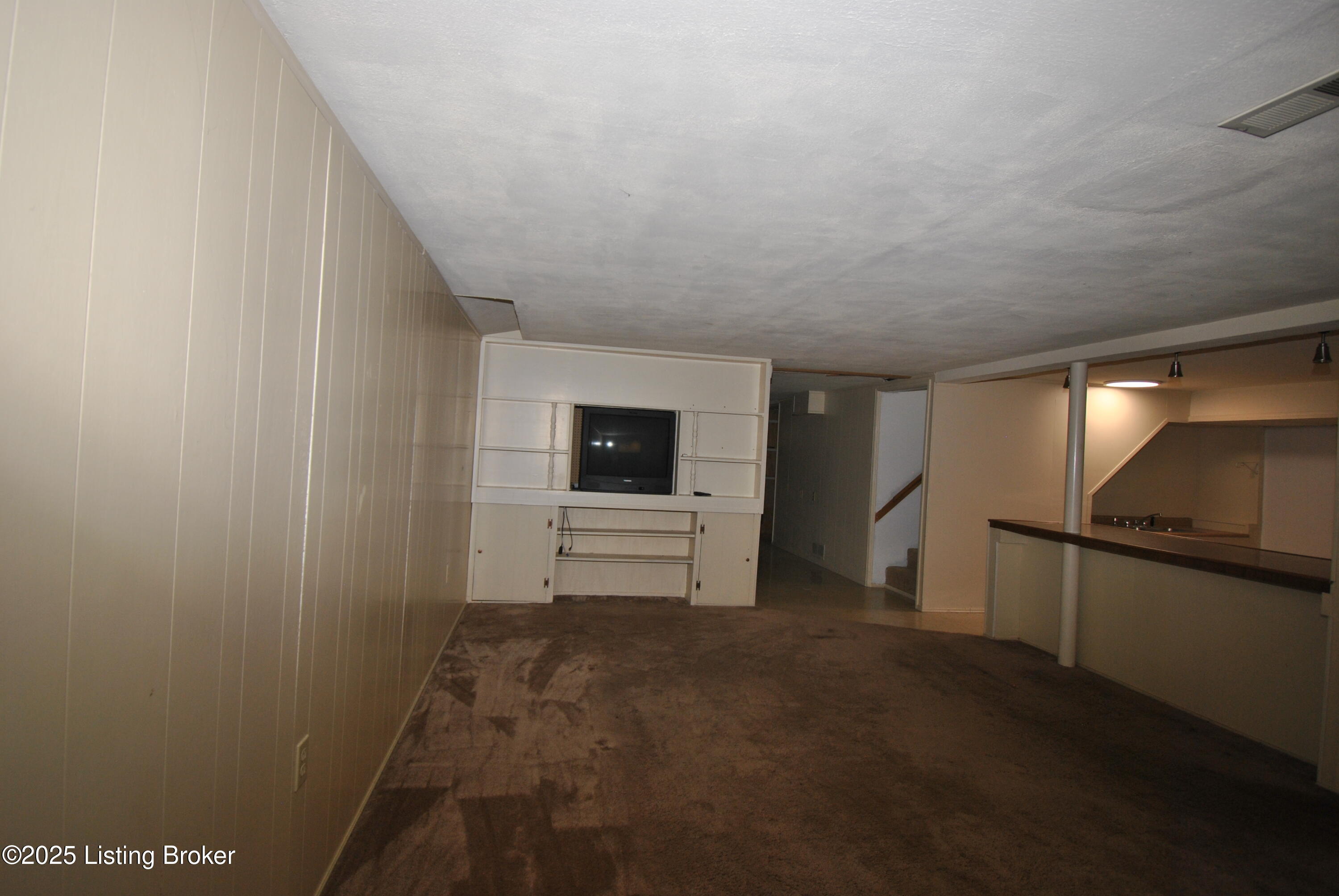 8105 Joyce Dr