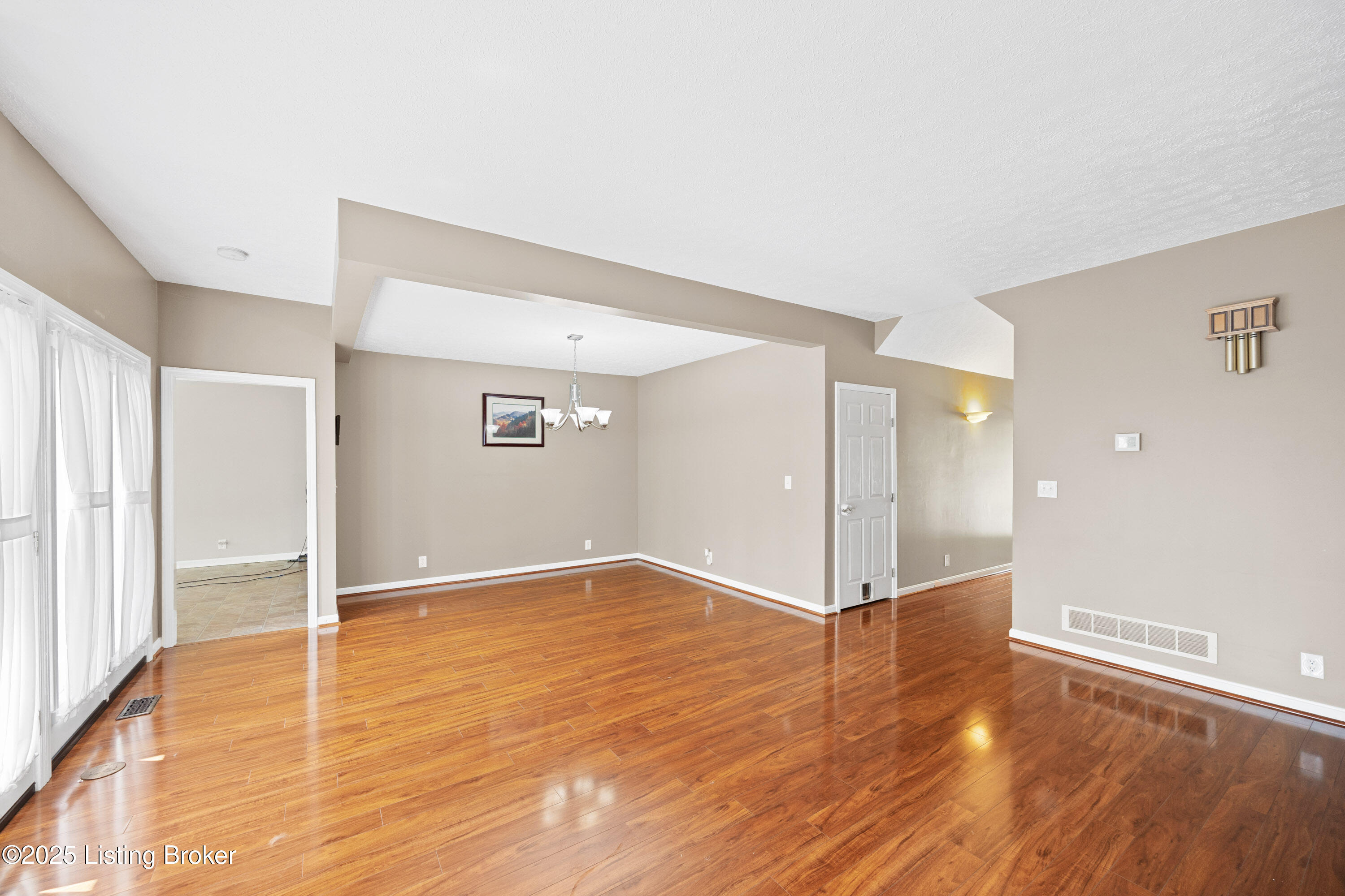 7627 White Post Way