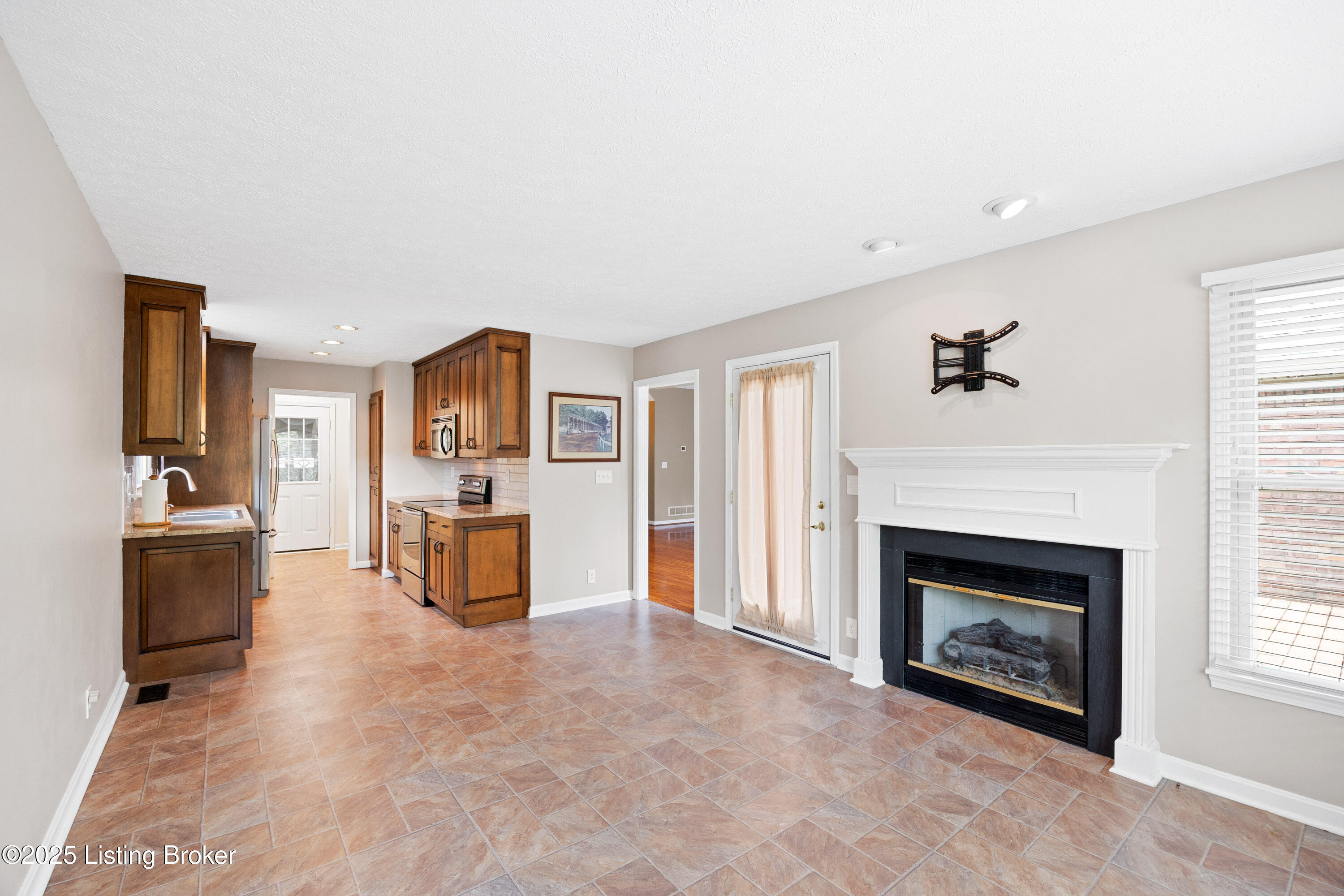 7627 White Post Way