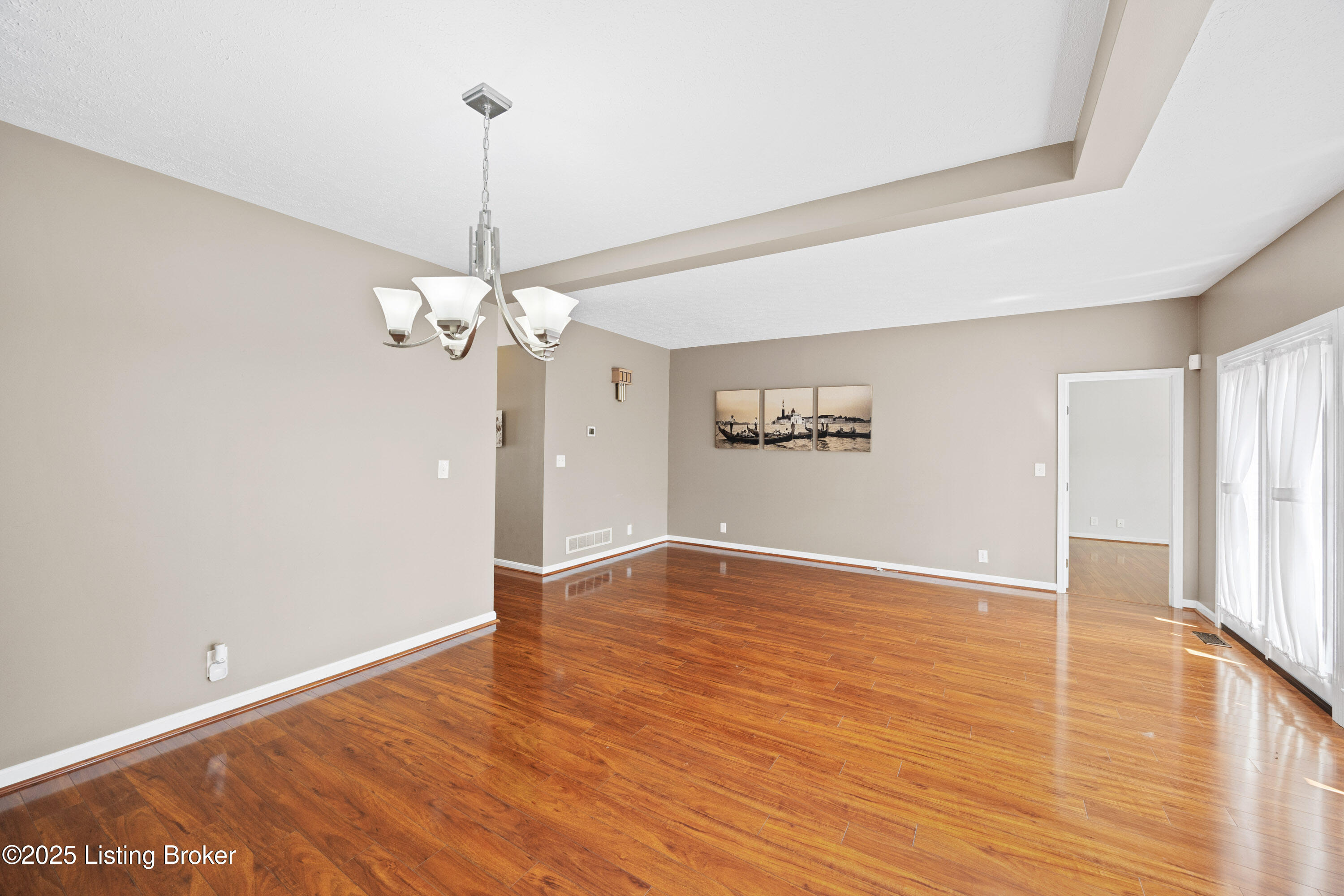 7627 White Post Way