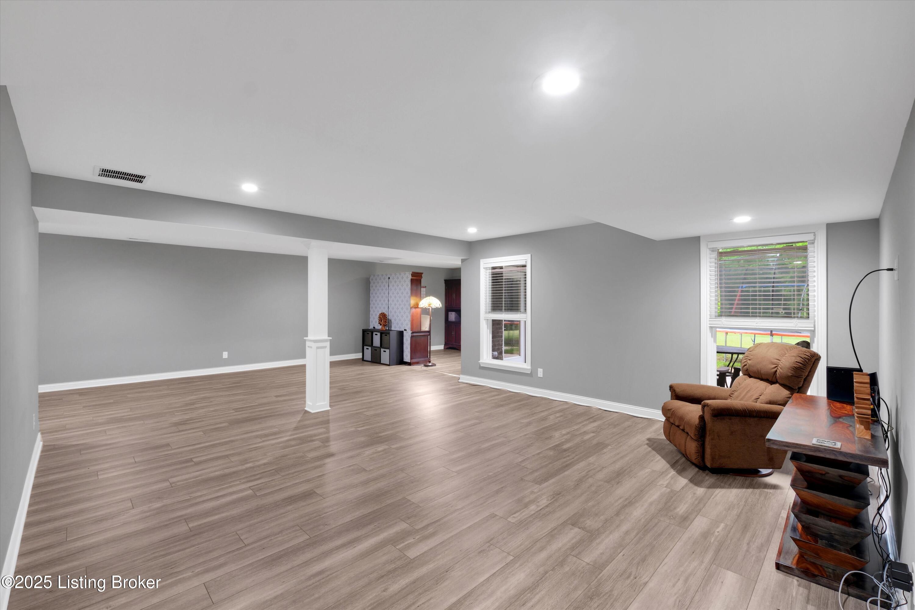 361 Williamsburg Dr