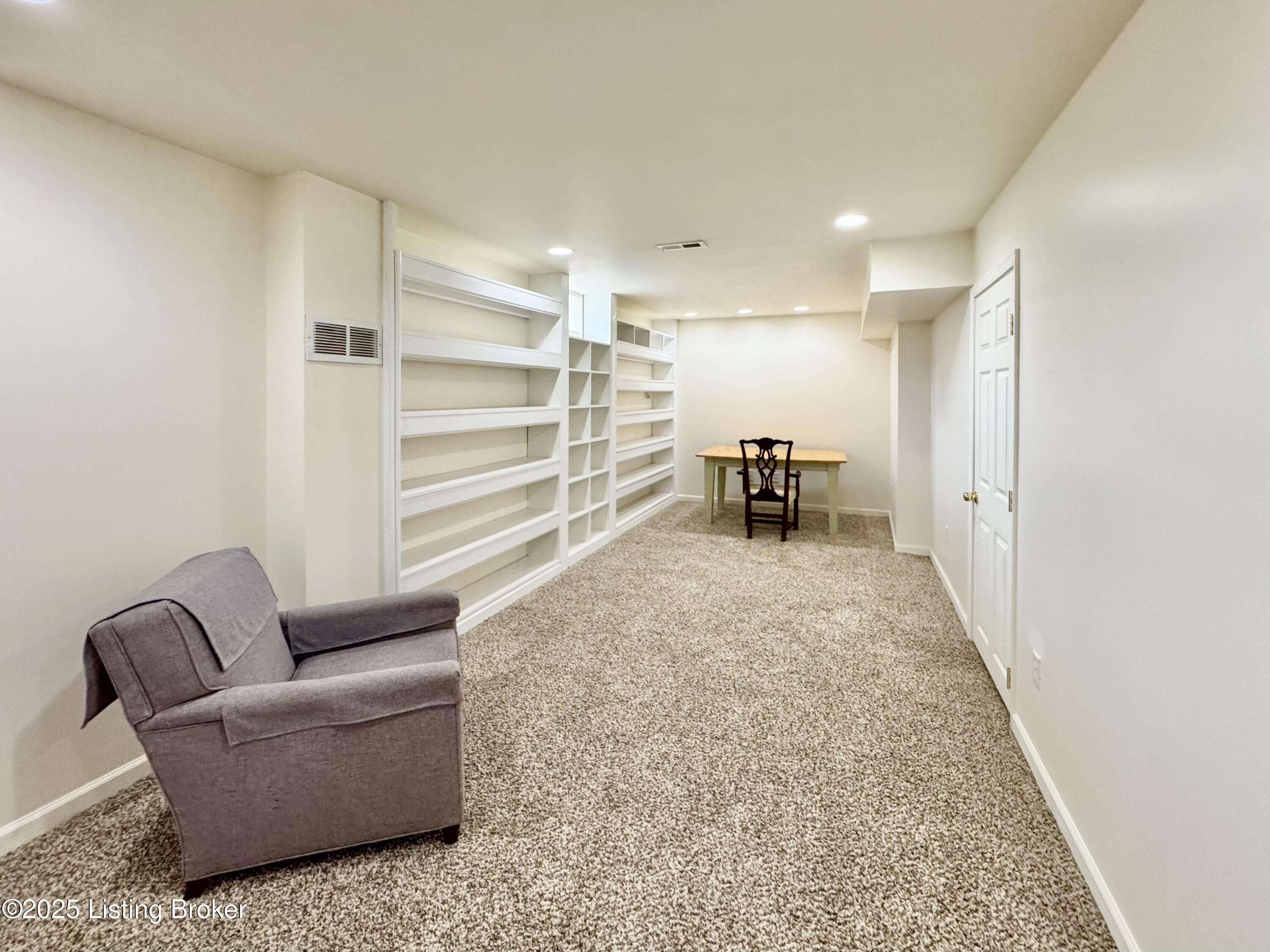 10923 Collington Dr