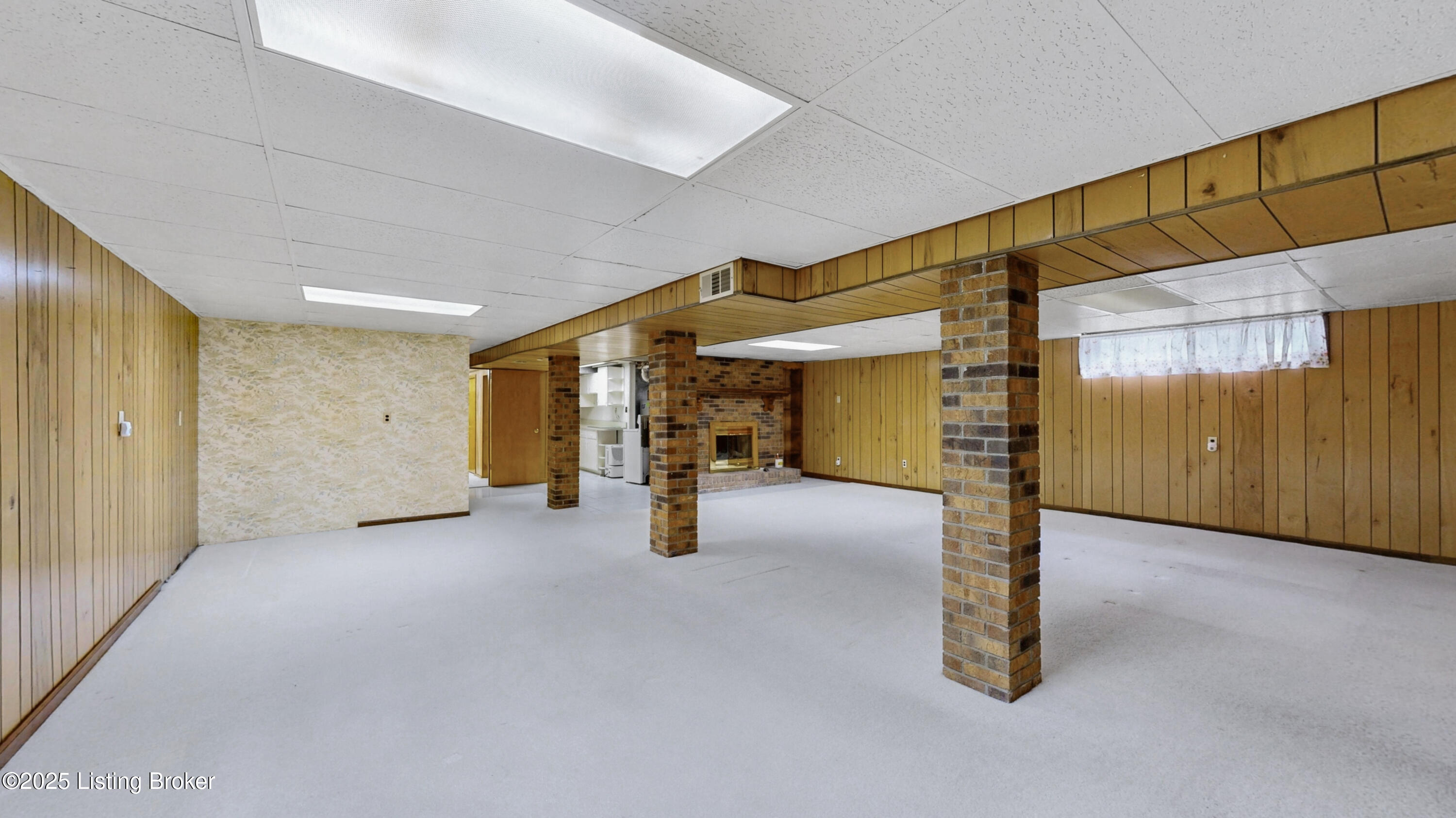 6521 Briscoe Ln