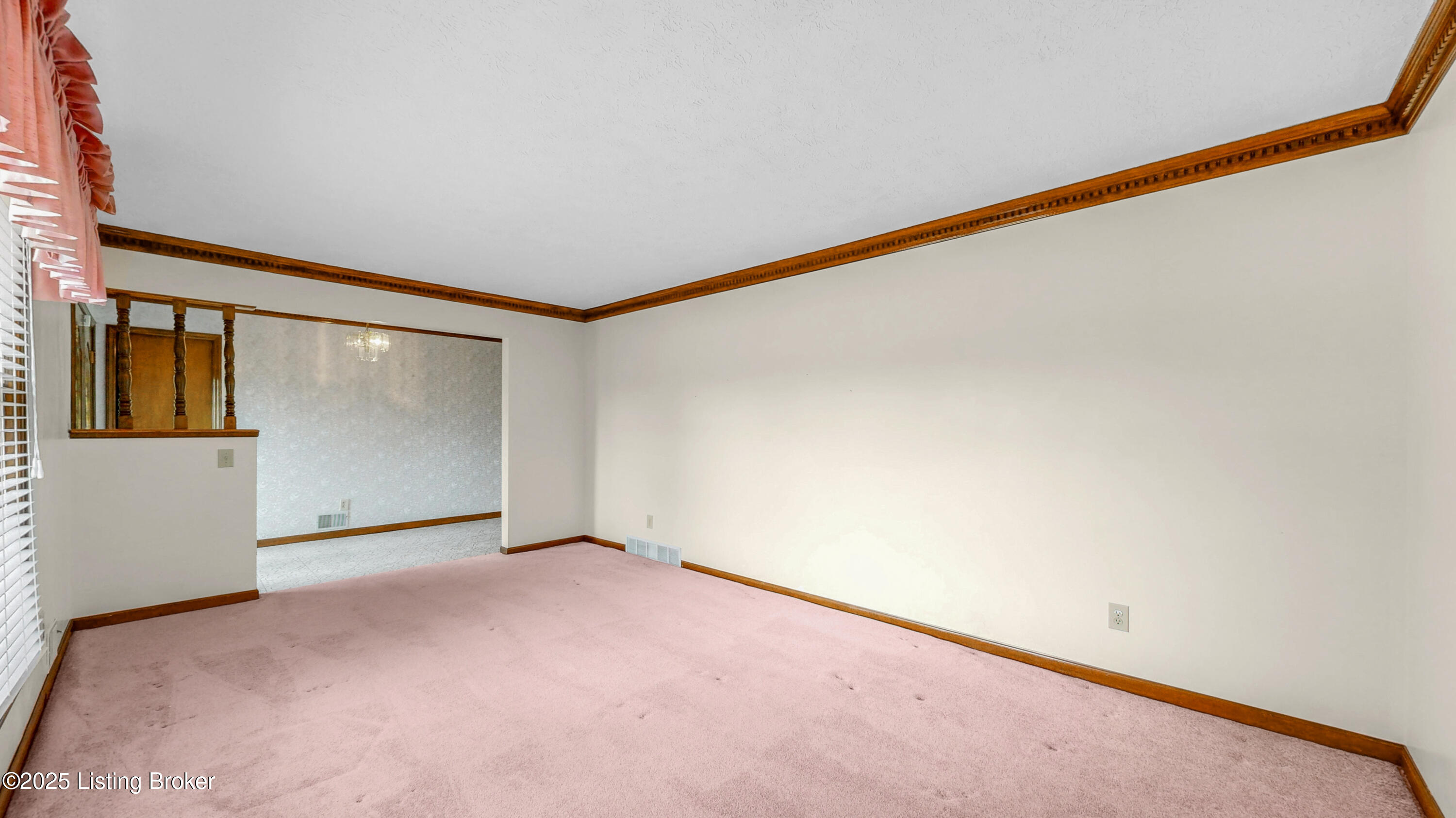 6521 Briscoe Ln